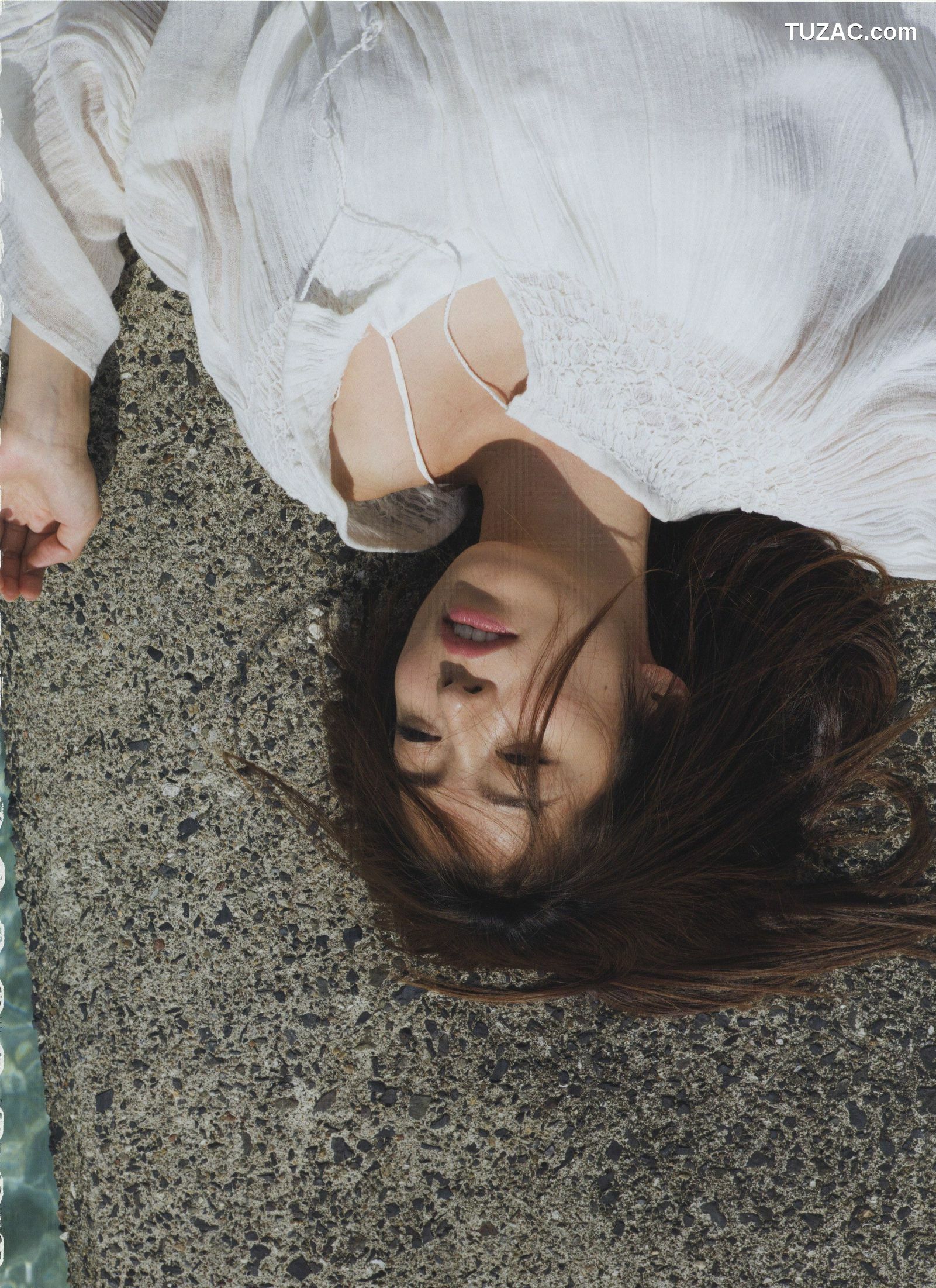 PB写真集_中村愛美 《Lyin&amp;#039; Eyes》 写真集[98P]