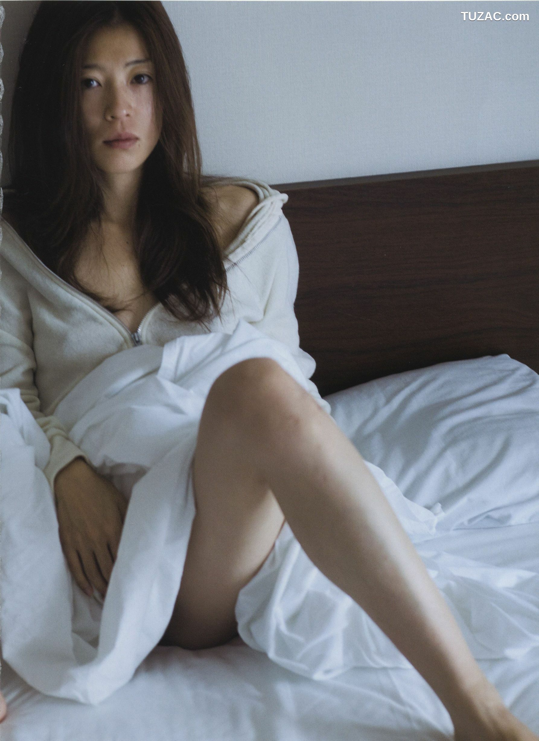 PB写真集_中村愛美 《Lyin&amp;#039; Eyes》 写真集[98P]