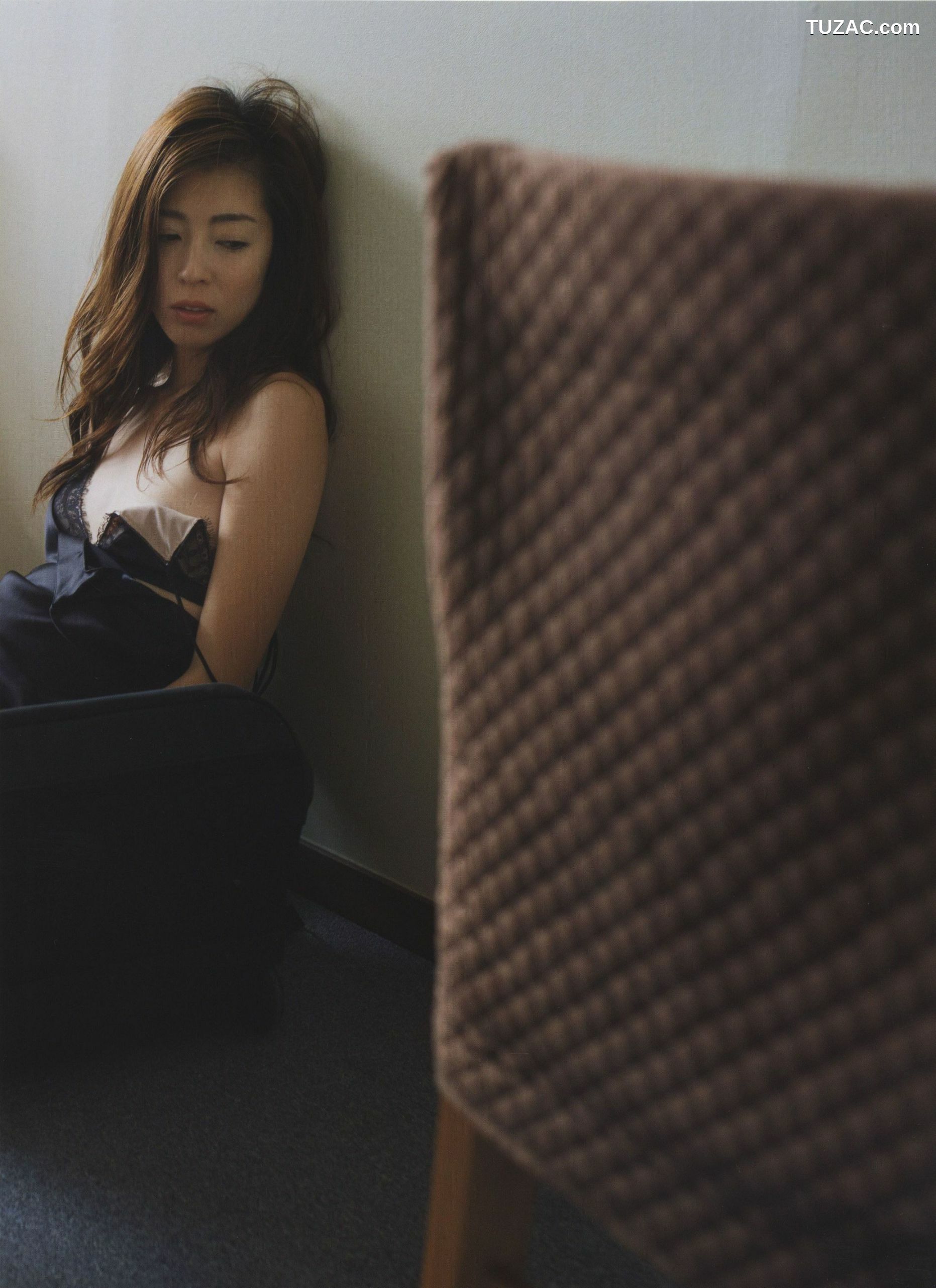 PB写真集_中村愛美 《Lyin&amp;#039; Eyes》 写真集[98P]