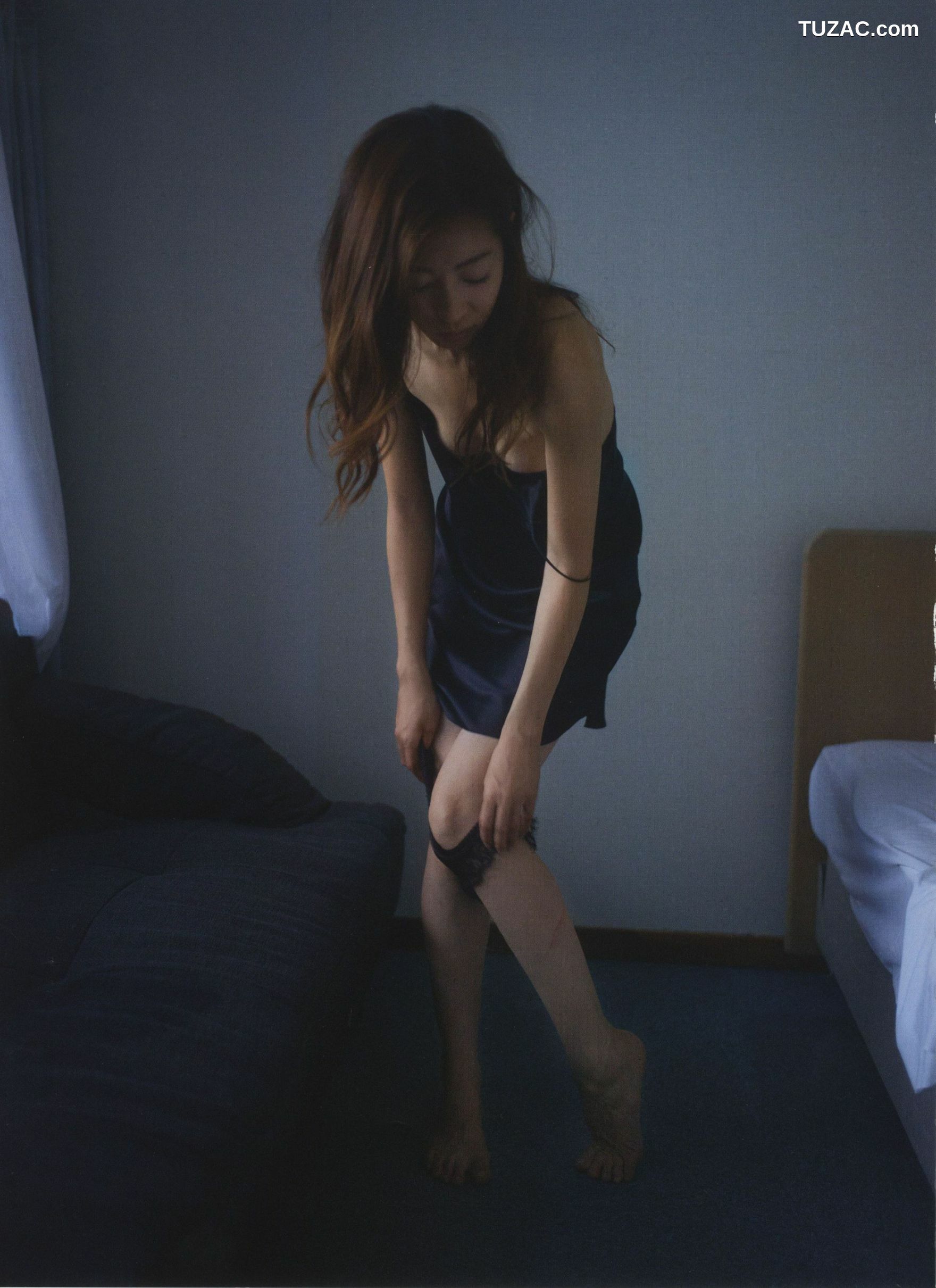 PB写真集_中村愛美 《Lyin&amp;#039; Eyes》 写真集[98P]