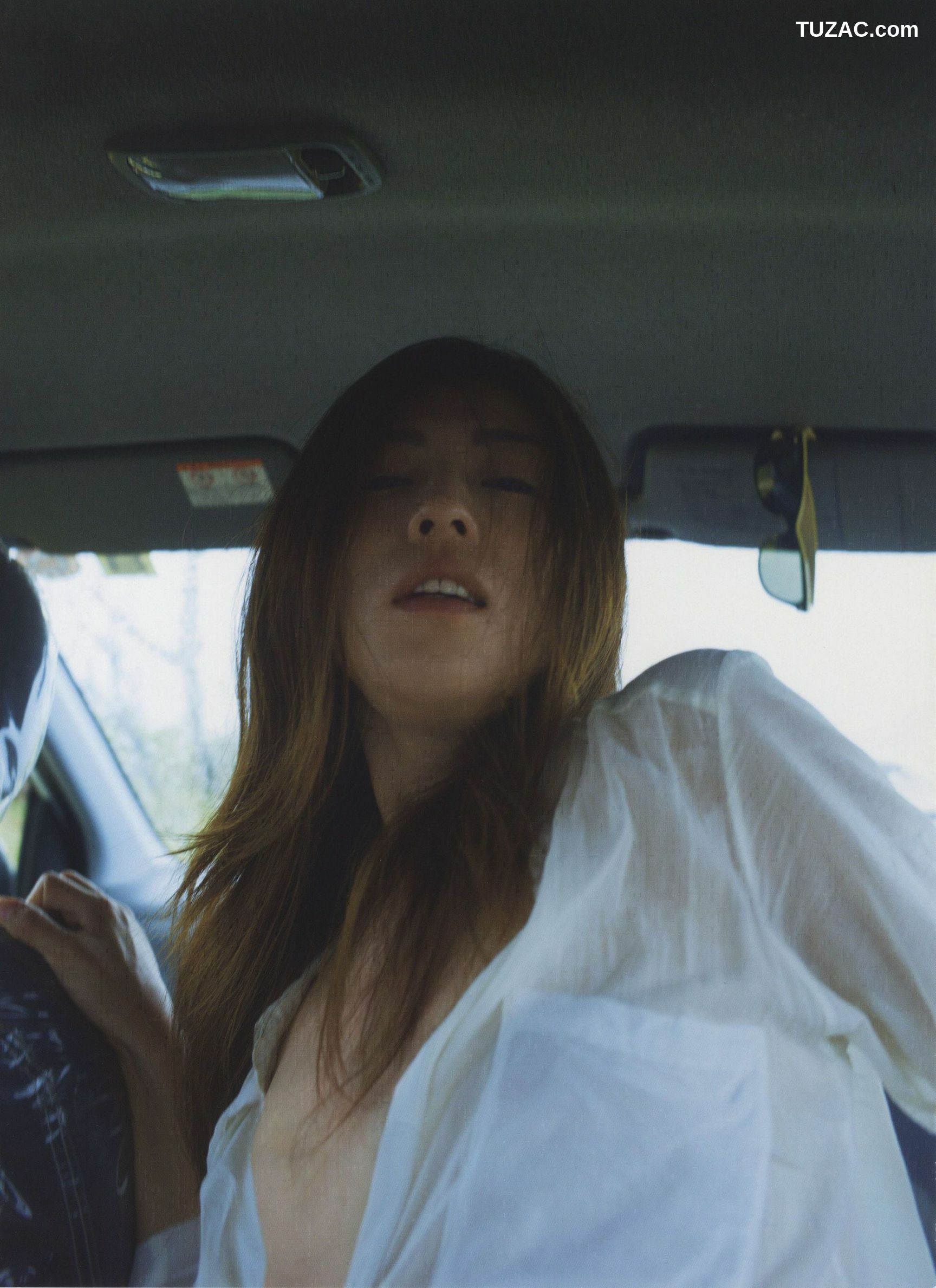 PB写真集_中村愛美 《Lyin&amp;#039; Eyes》 写真集[98P]