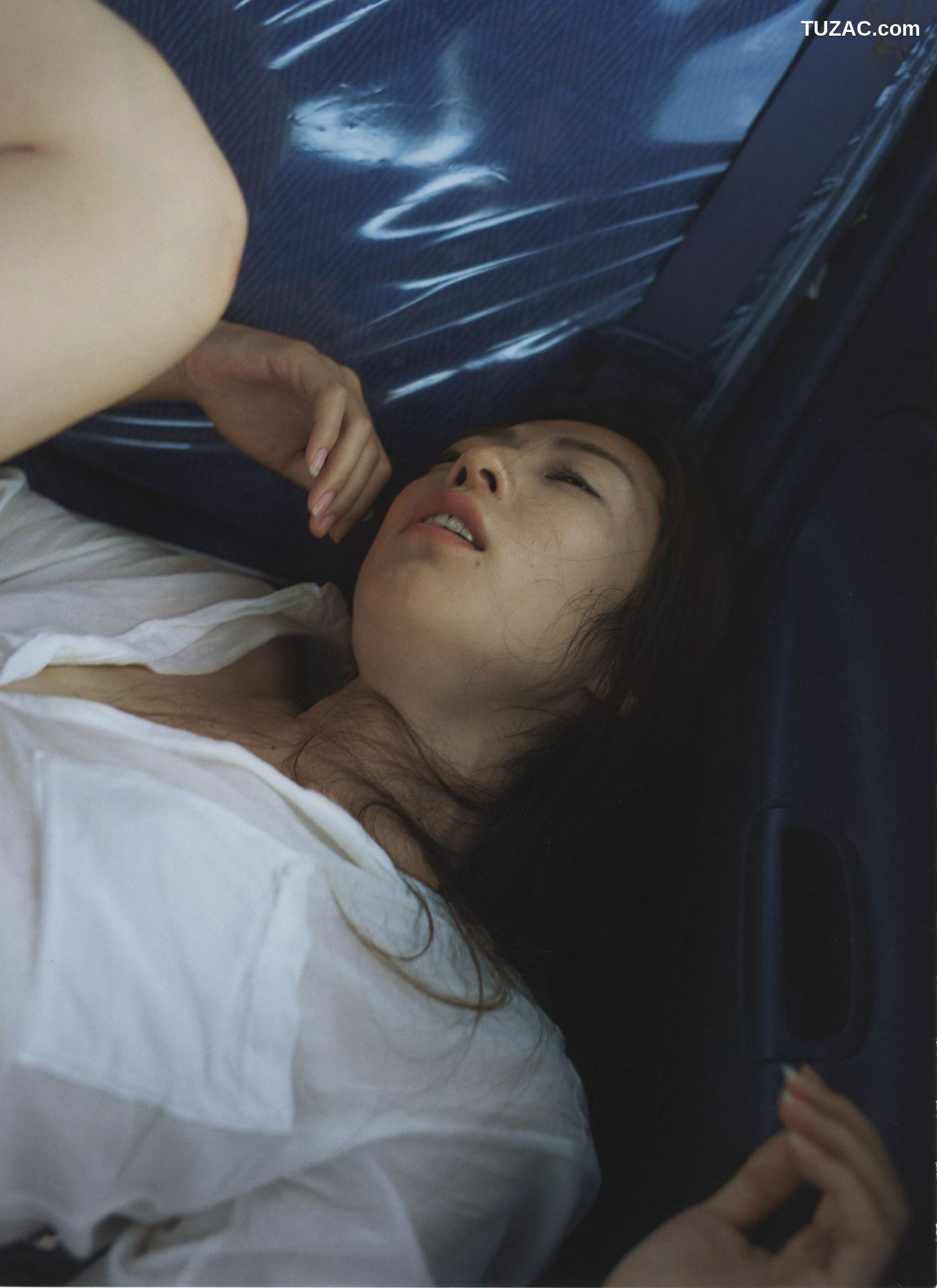 PB写真集_中村愛美 《Lyin&amp;#039; Eyes》 写真集[98P]