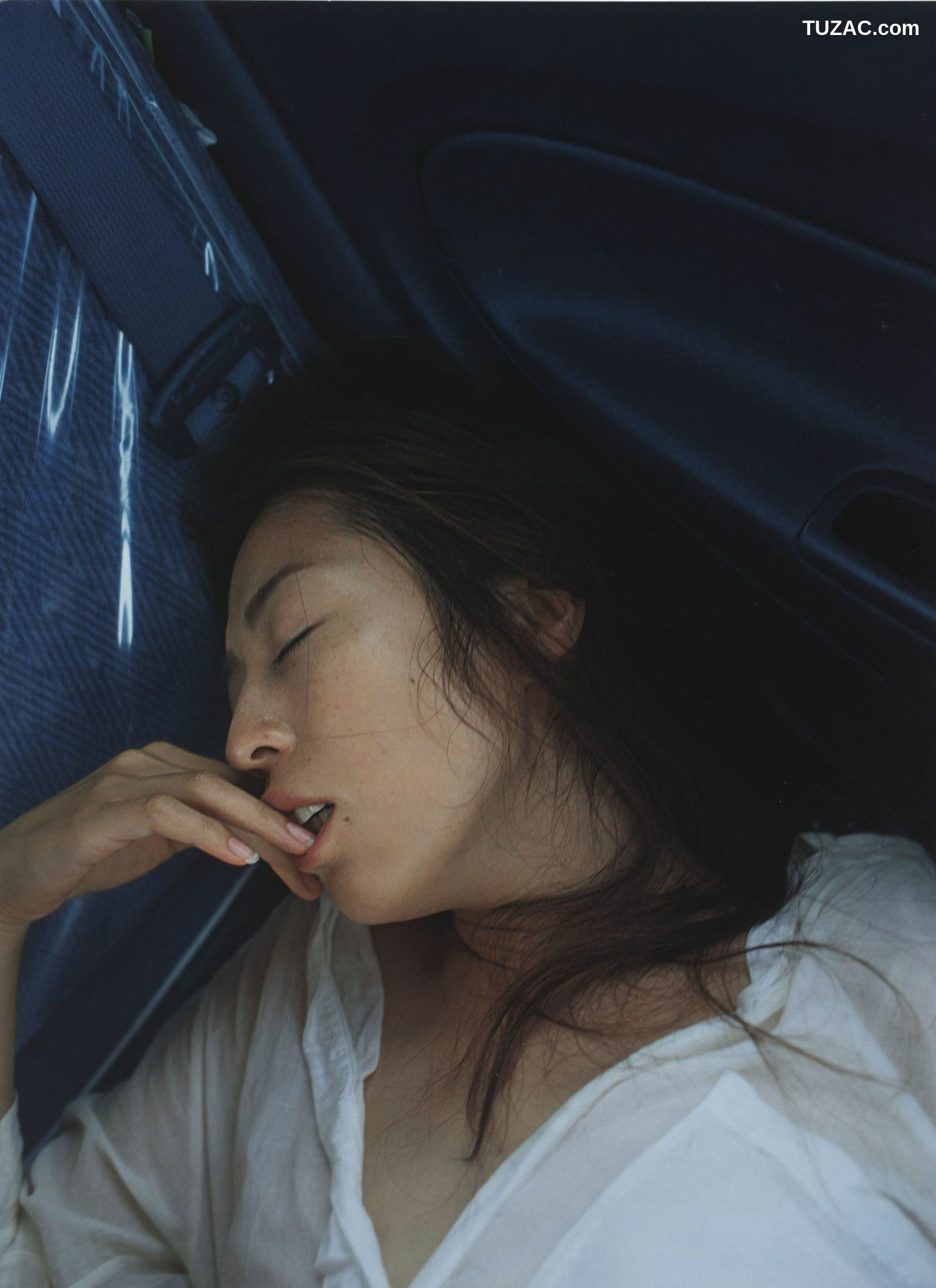 PB写真集_中村愛美 《Lyin&amp;#039; Eyes》 写真集[98P]