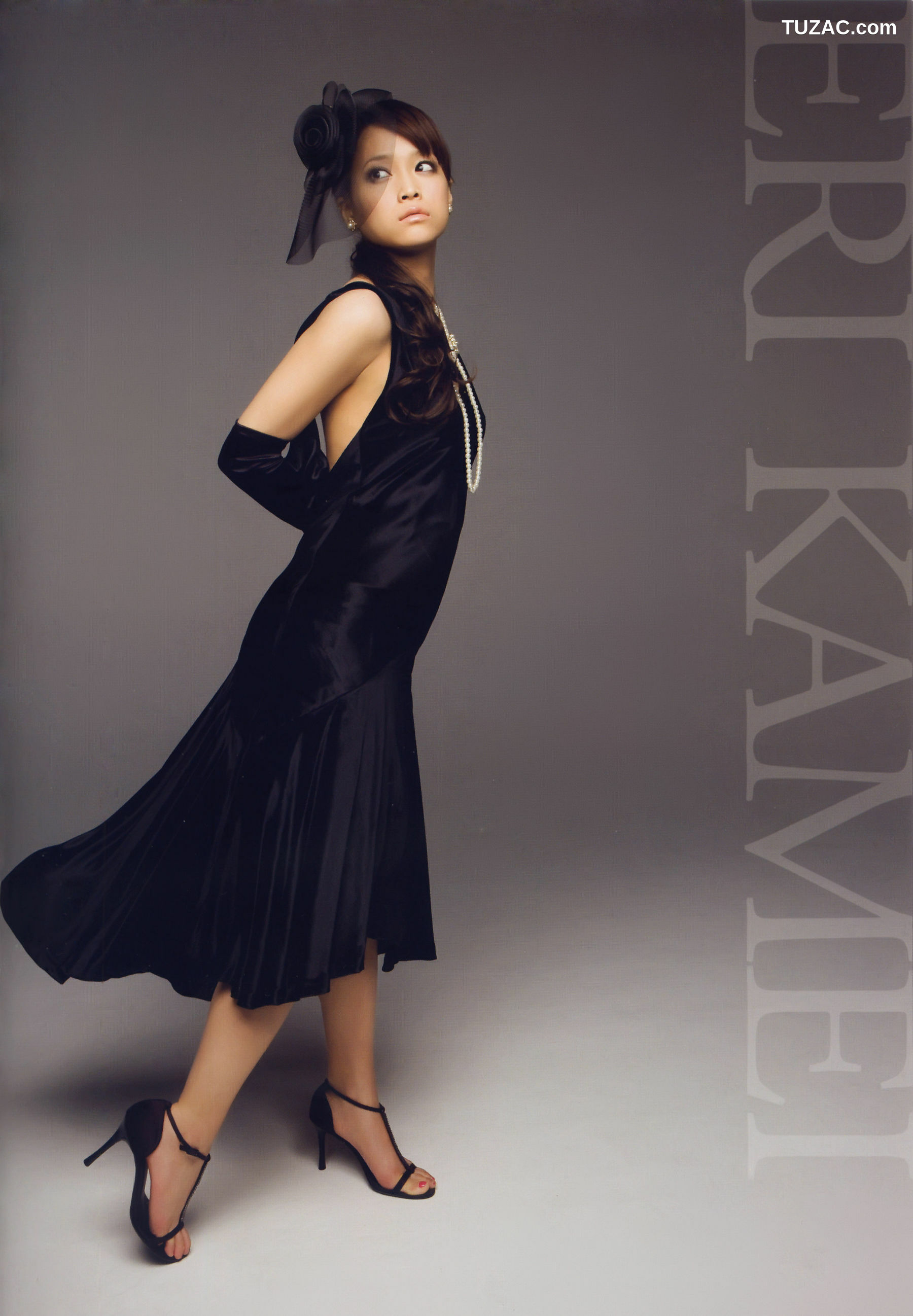 PB写真集_亀井絵里《Thanks》 写真集[65P]