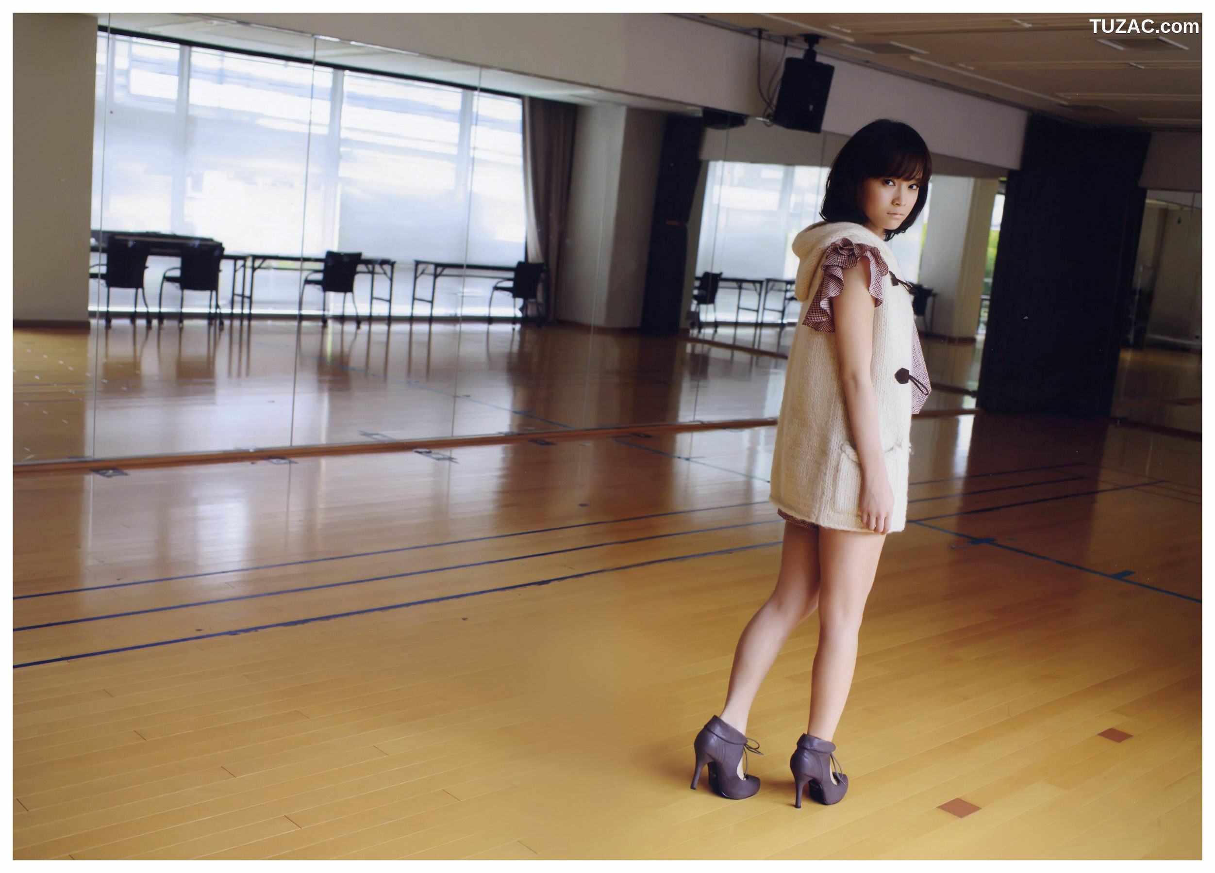 PB写真集_亀井絵里《Thanks》 写真集[65P]