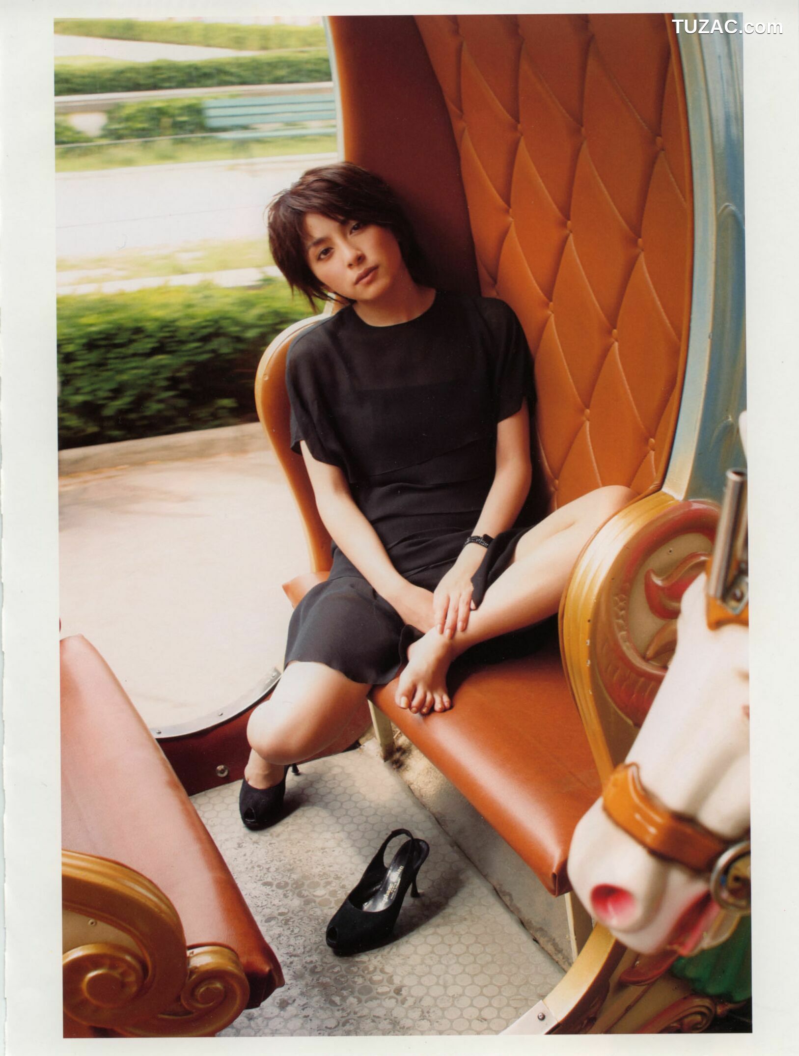 PB写真集_奥菜恵《The Okina 3／3 in Paris》 [85P]
