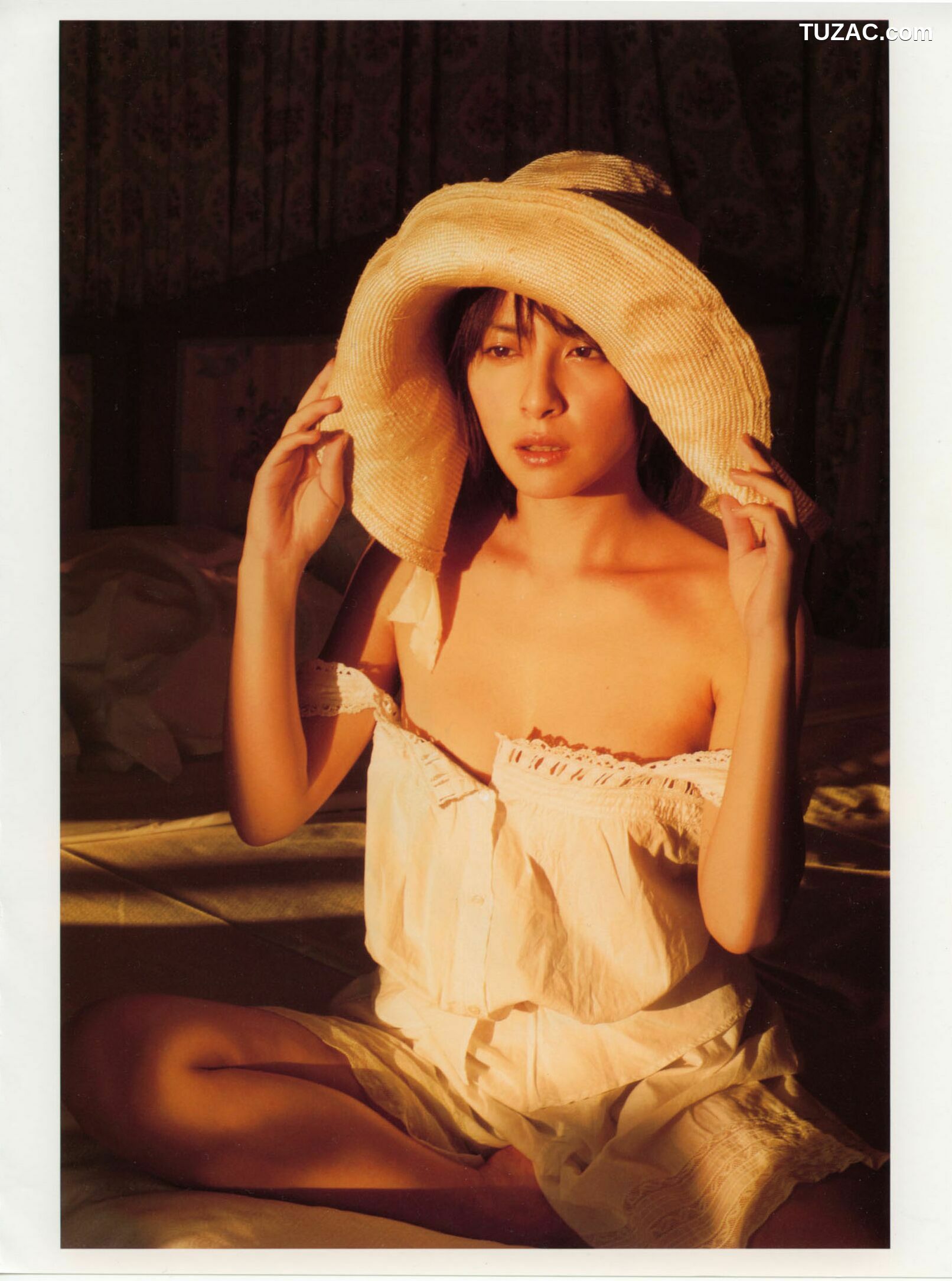 PB写真集_奥菜恵《The Okina 3／3 in Paris》 [85P]