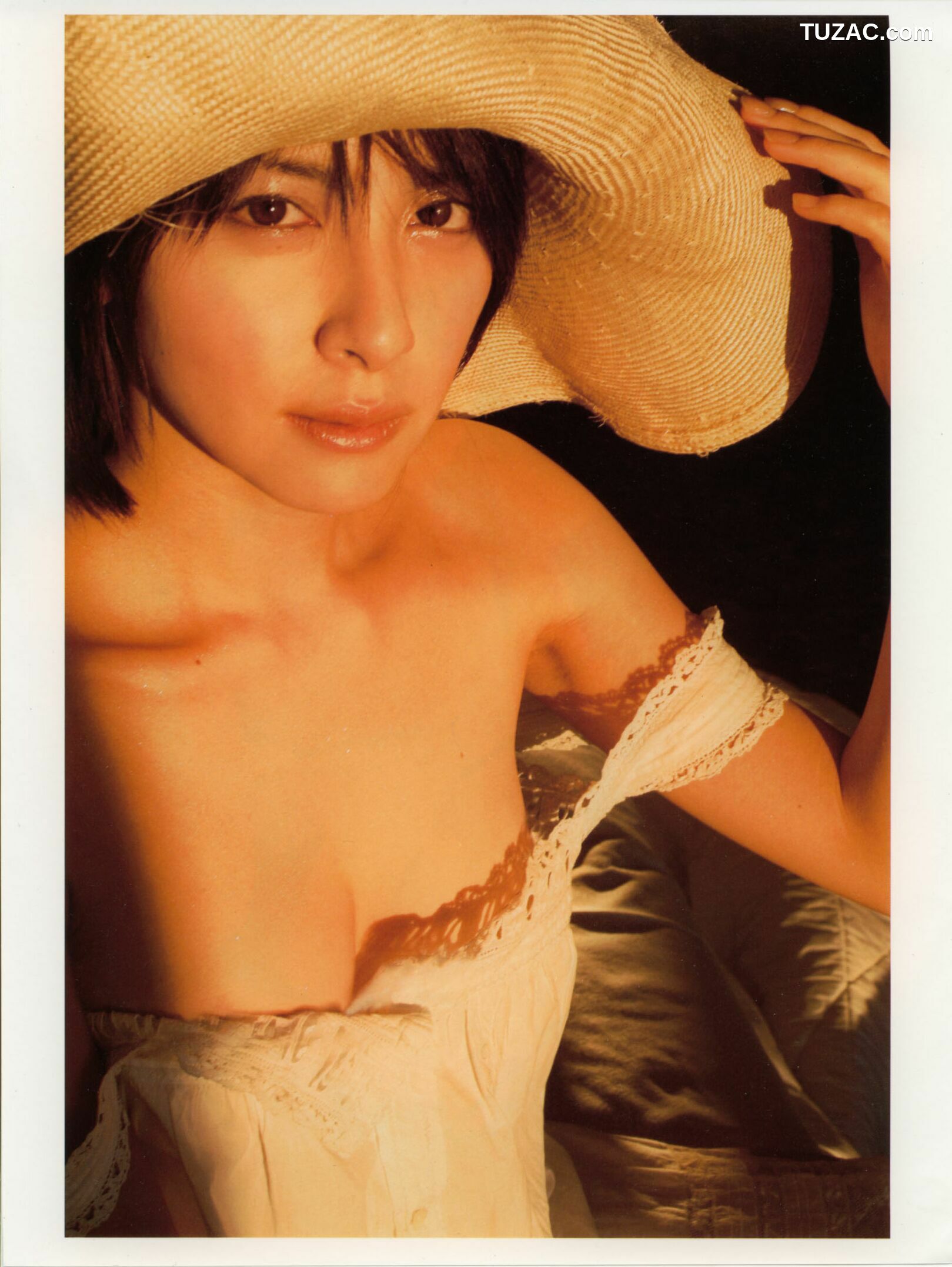 PB写真集_奥菜恵《The Okina 3／3 in Paris》 [85P]