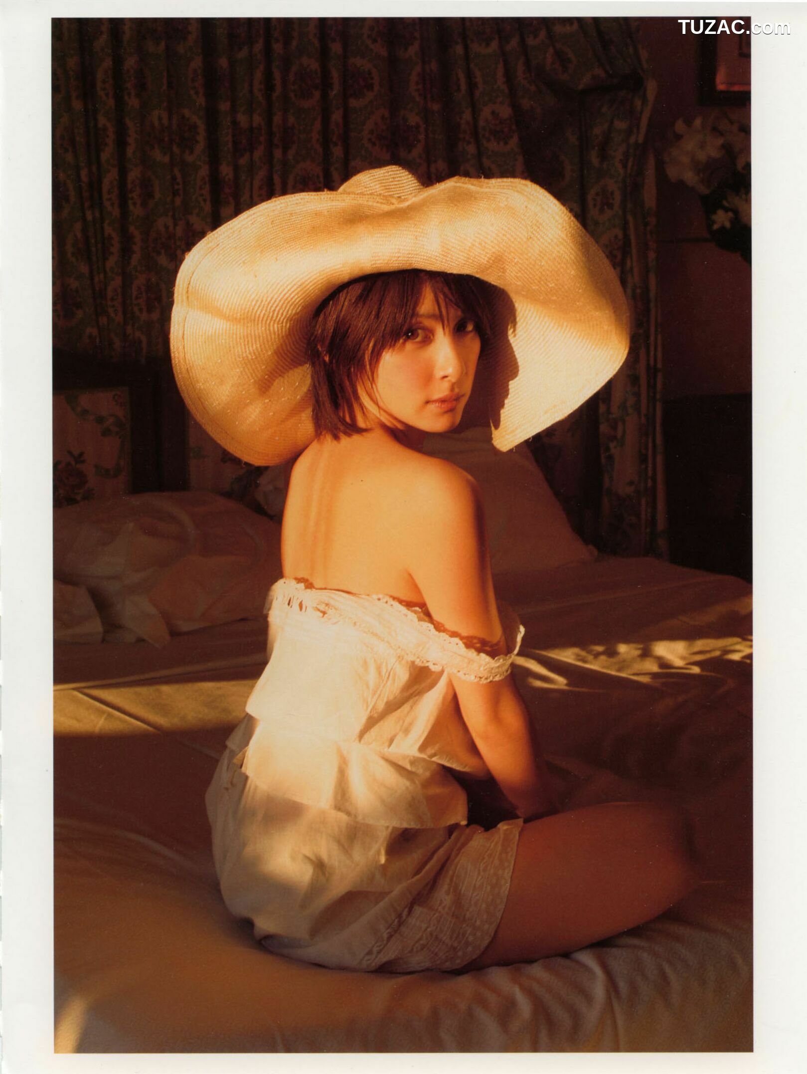 PB写真集_奥菜恵《The Okina 3／3 in Paris》 [85P]