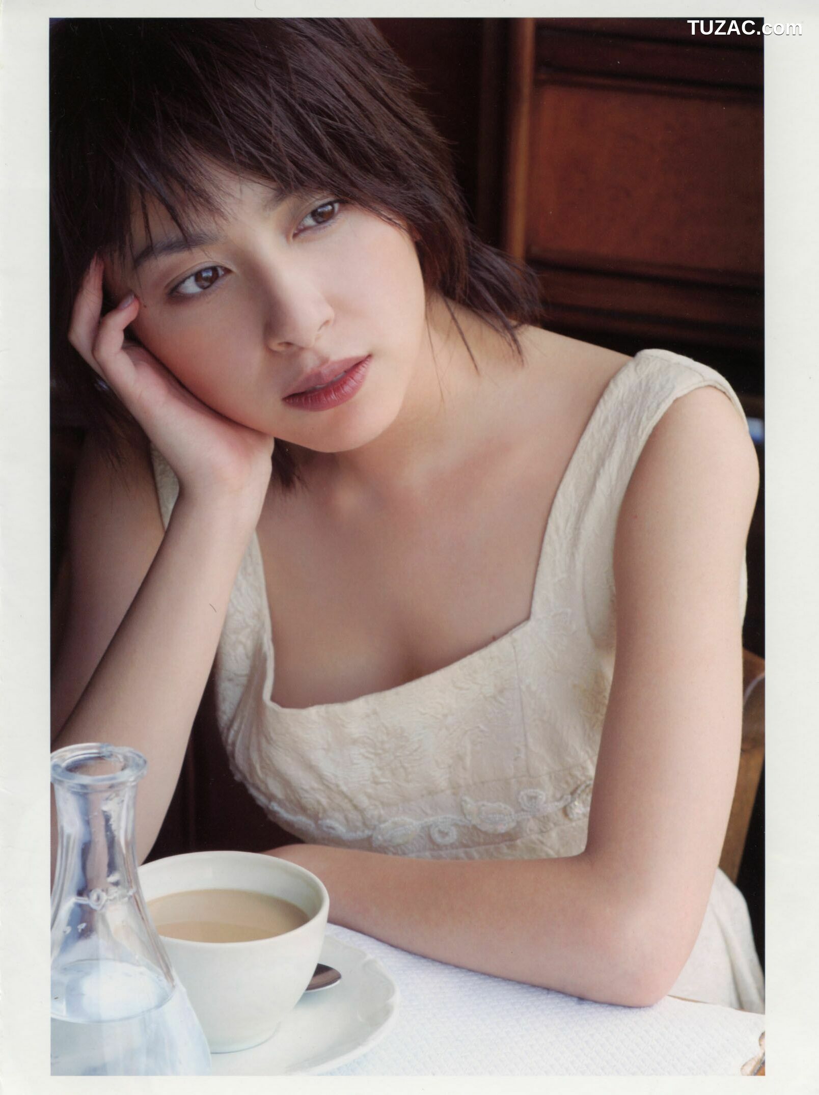 PB写真集_奥菜恵《The Okina 3／3 in Paris》 [85P]