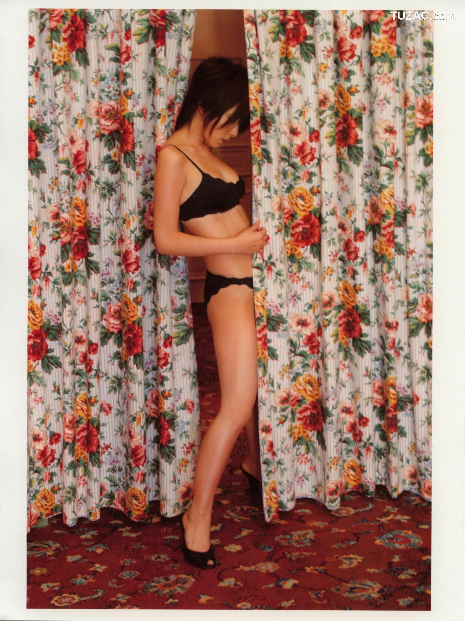 PB写真集_奥菜恵《The Okina 3／3 in Paris》 [85P]