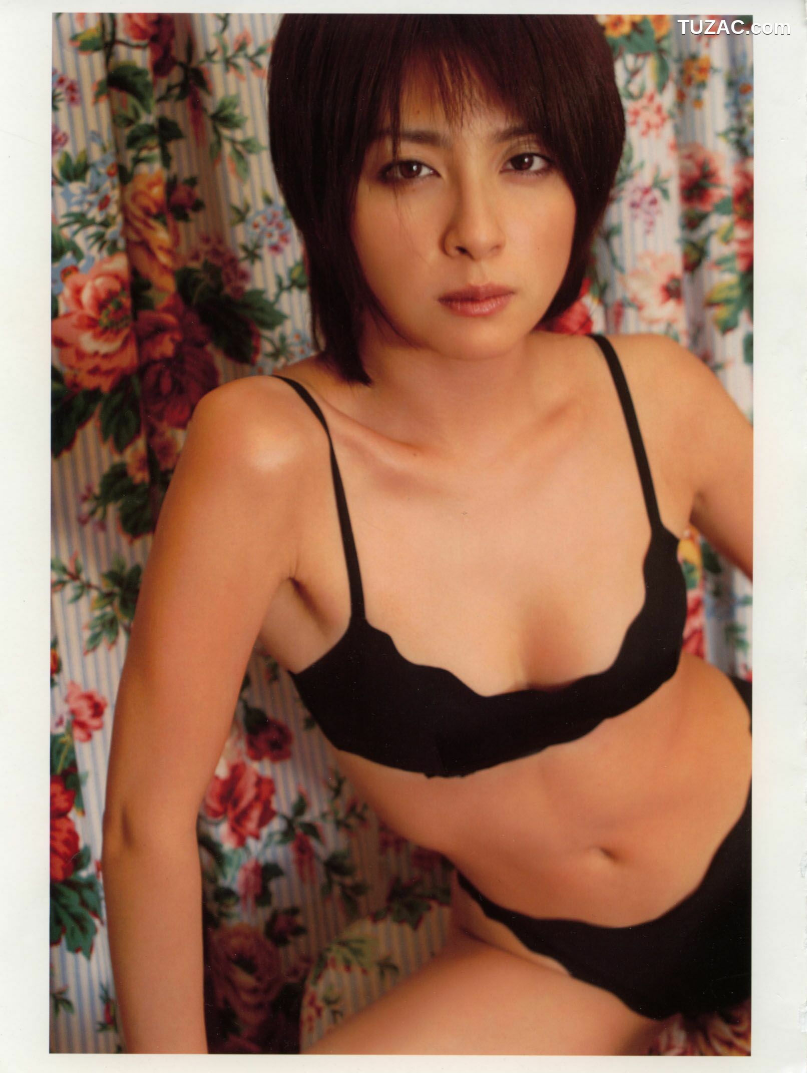 PB写真集_奥菜恵《The Okina 3／3 in Paris》 [85P]