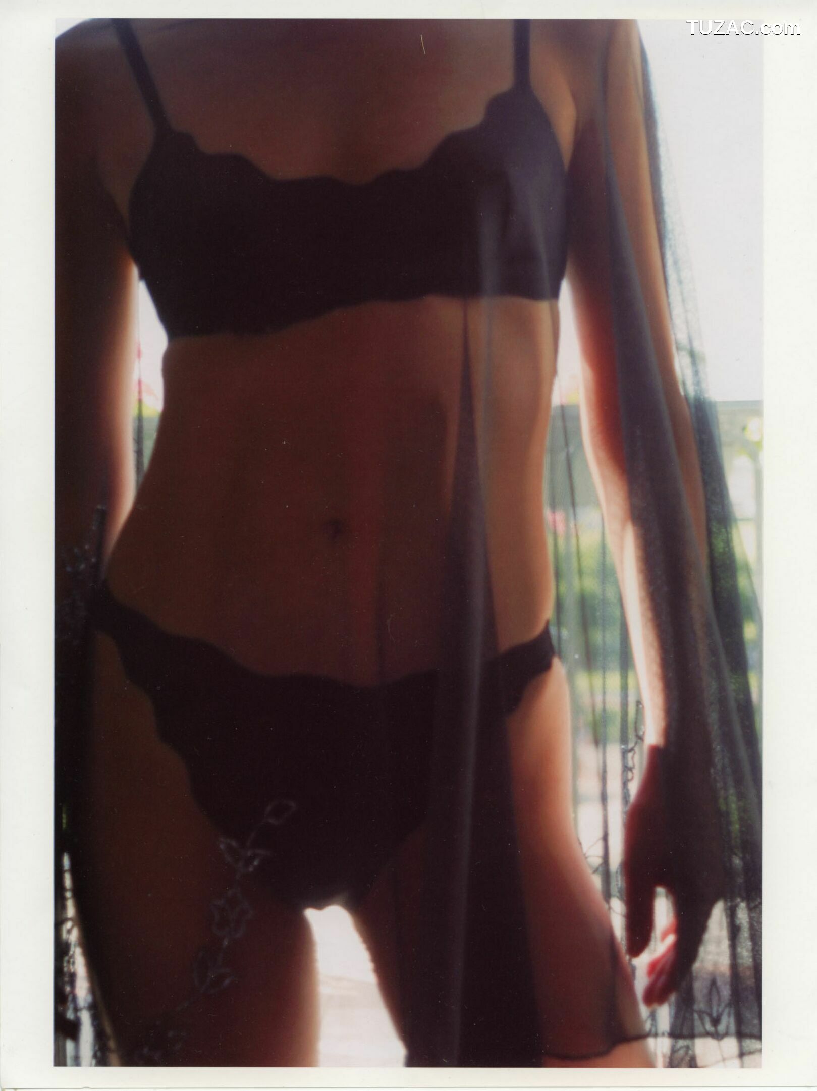 PB写真集_奥菜恵《The Okina 3／3 in Paris》 [85P]