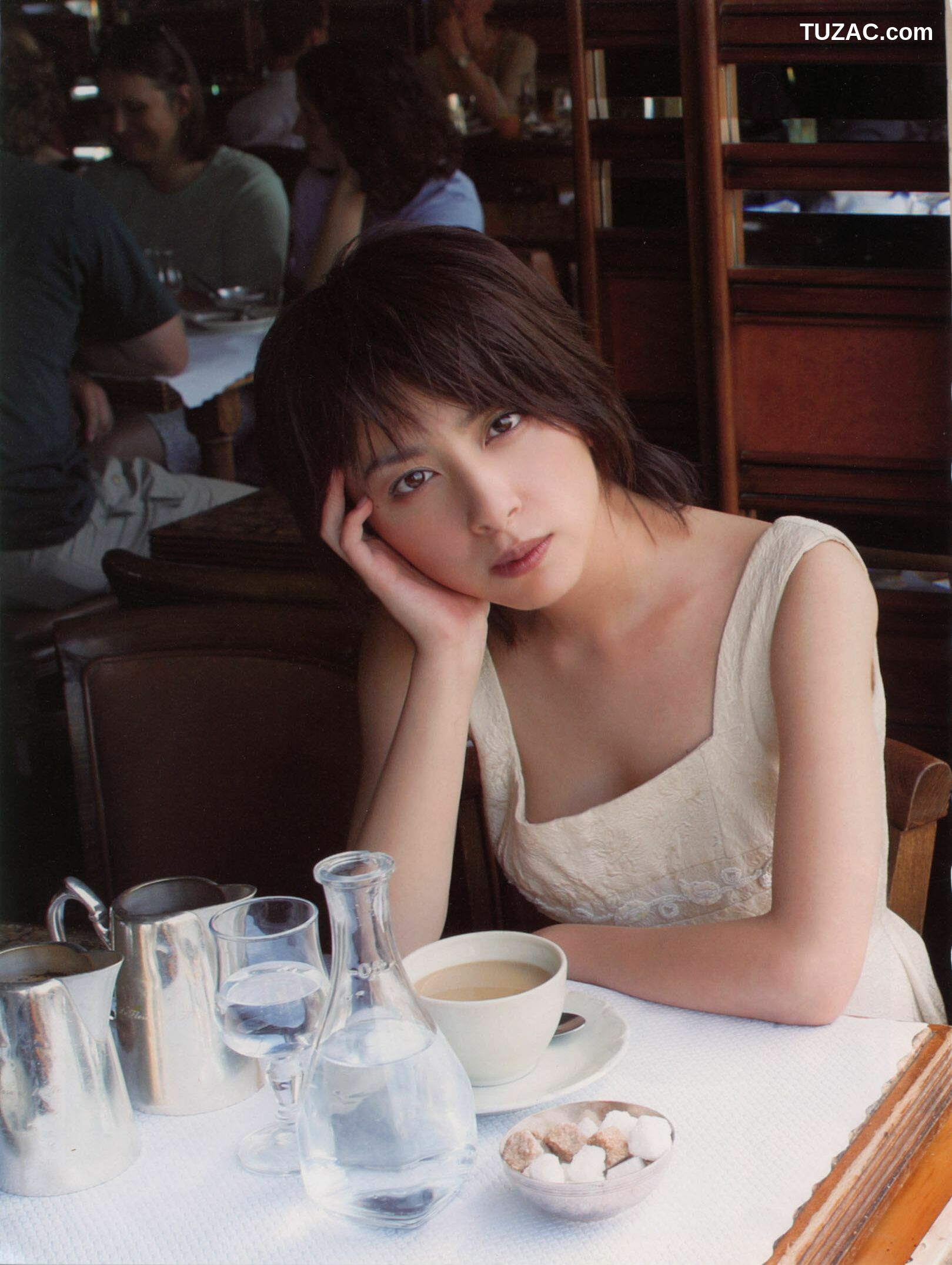 PB写真集_奥菜恵《The Okina 3／3 in Paris》 [85P]
