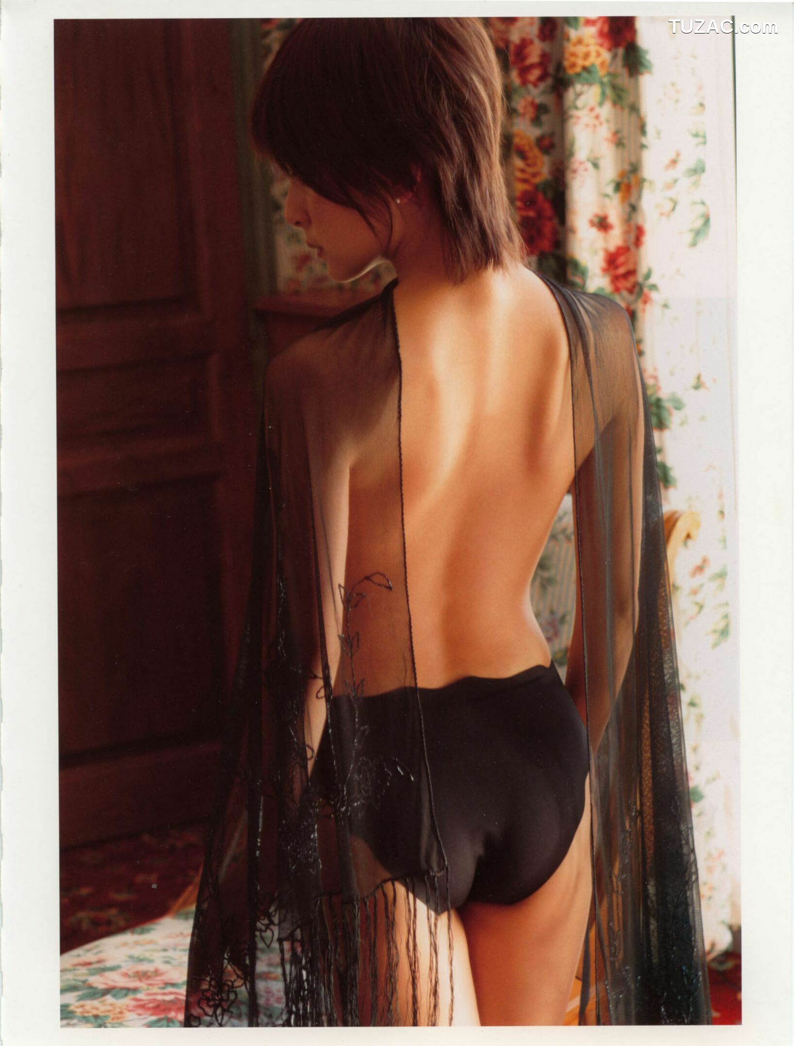 PB写真集_奥菜恵《The Okina 3／3 in Paris》 [85P]