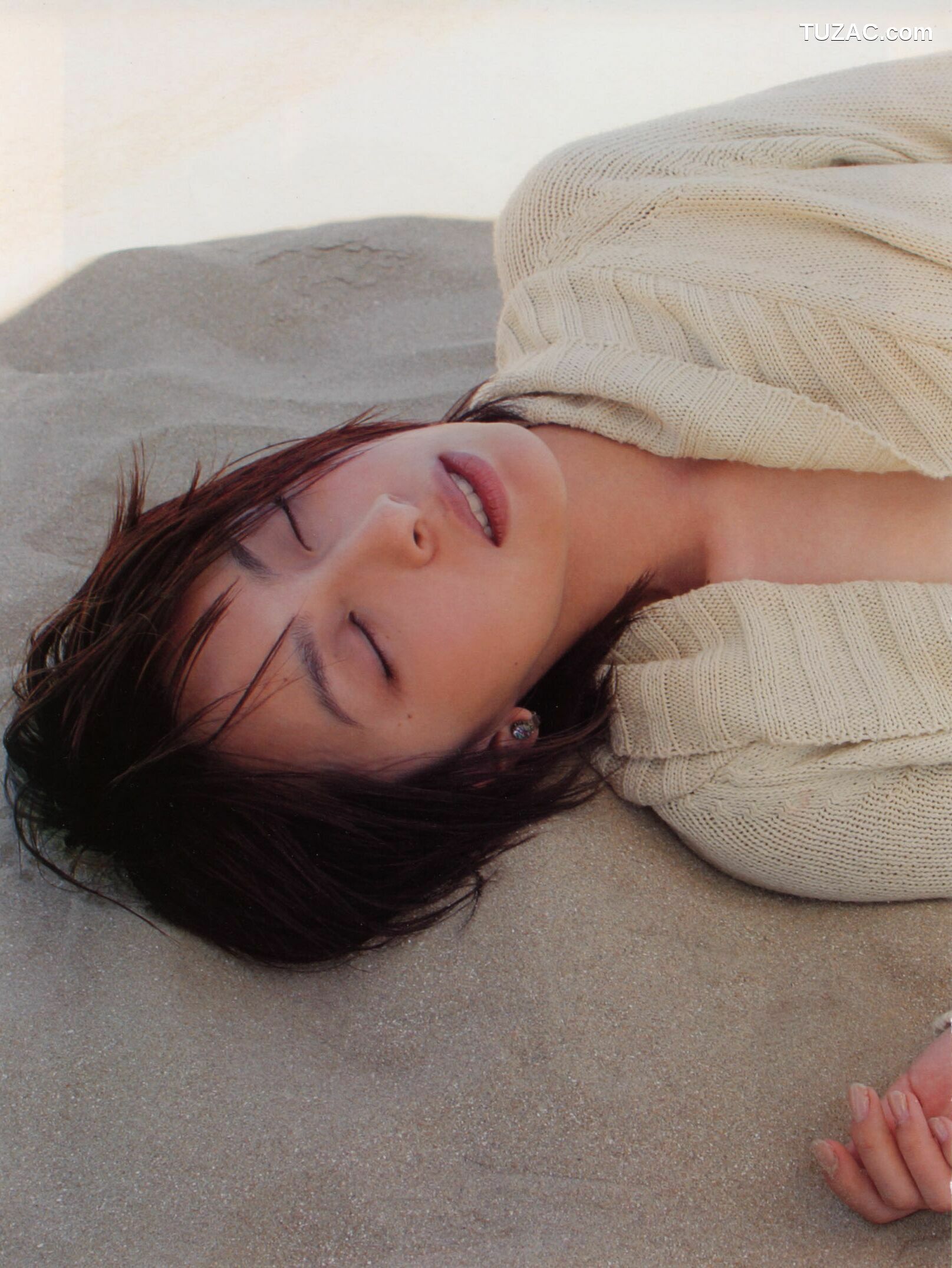 PB写真集_奥菜恵《The Okina 3／3 in Paris》 [85P]