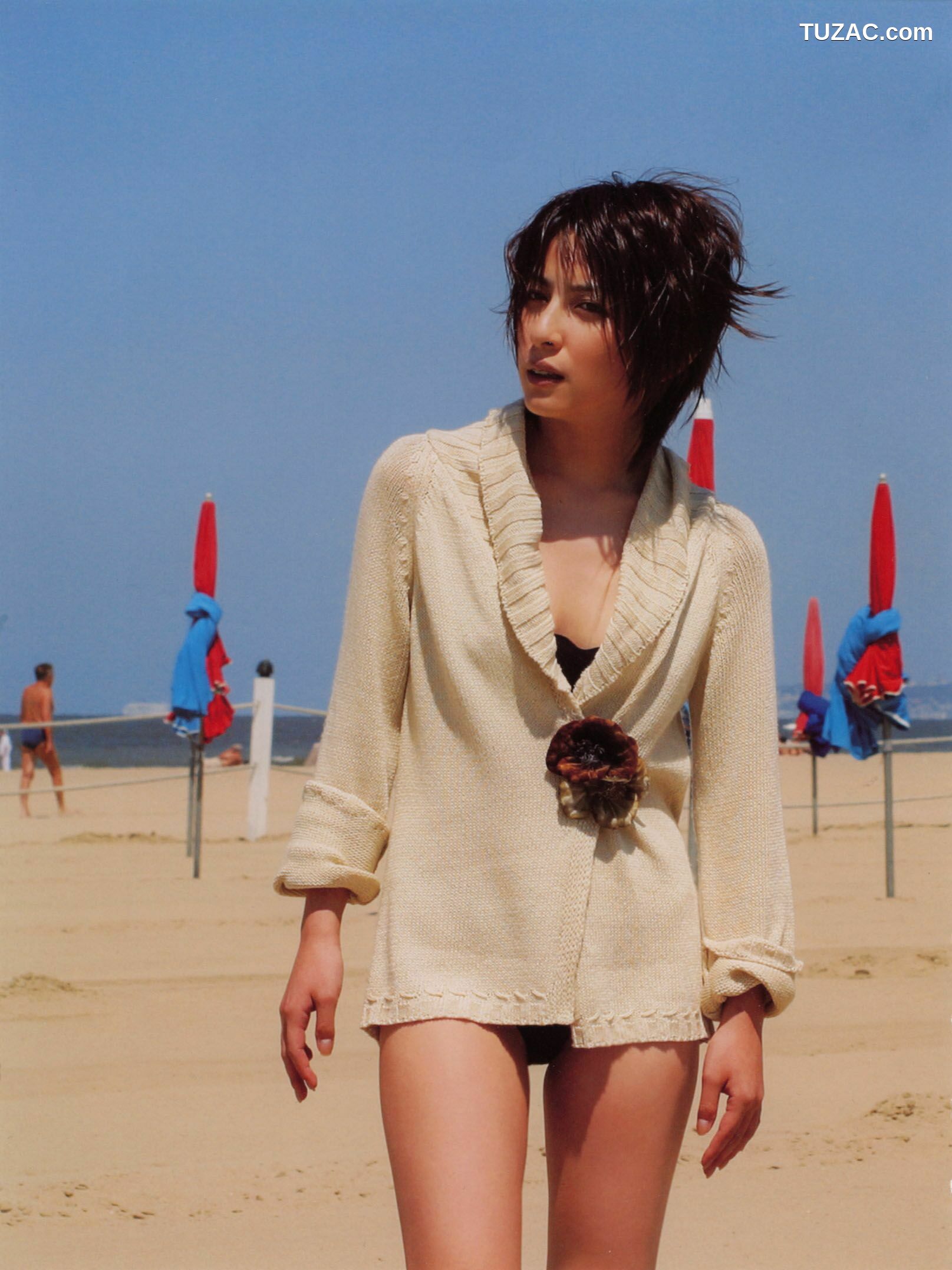 PB写真集_奥菜恵《The Okina 3／3 in Paris》 [85P]