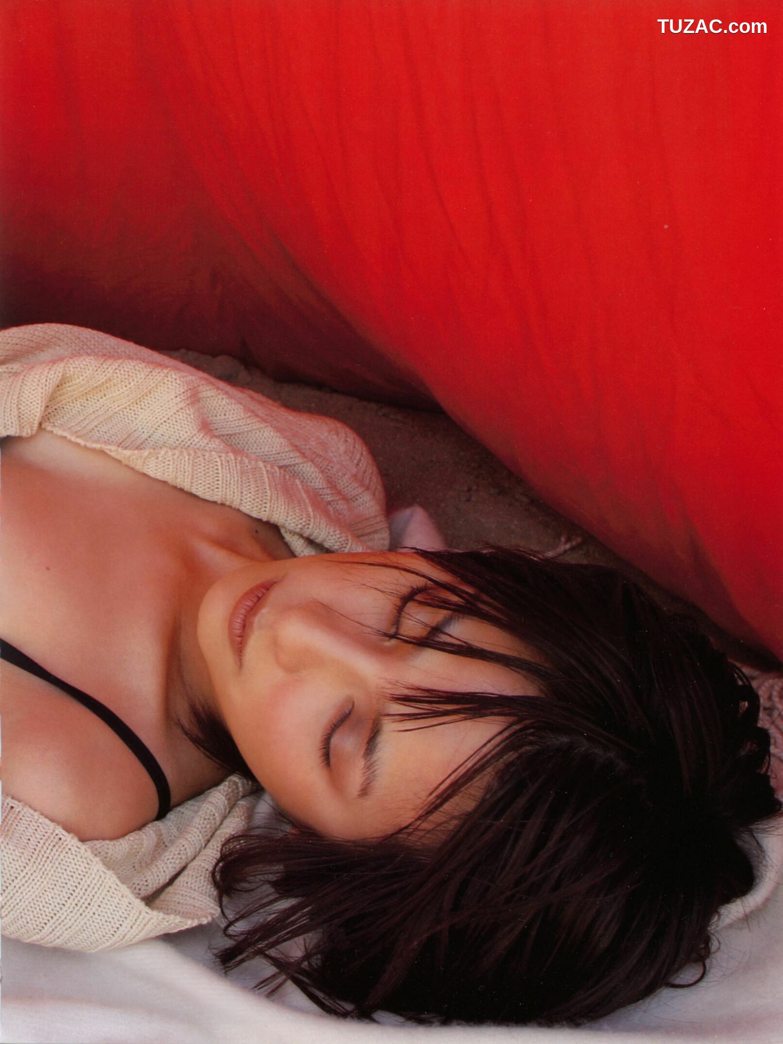 PB写真集_奥菜恵《The Okina 3／3 in Paris》 [85P]