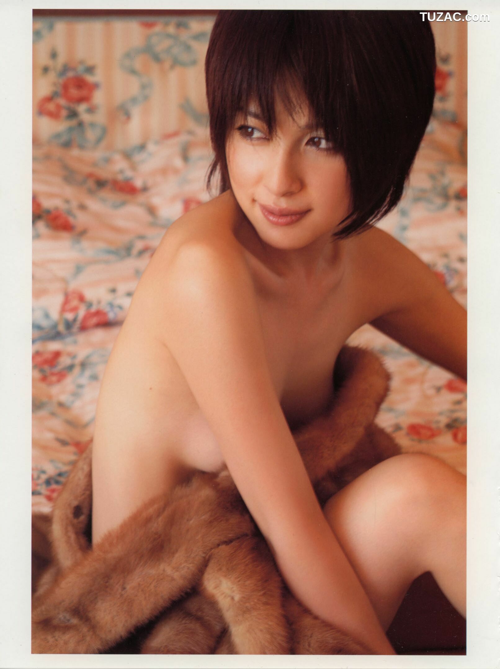 PB写真集_奥菜恵《The Okina 3／3 in Paris》 [85P]
