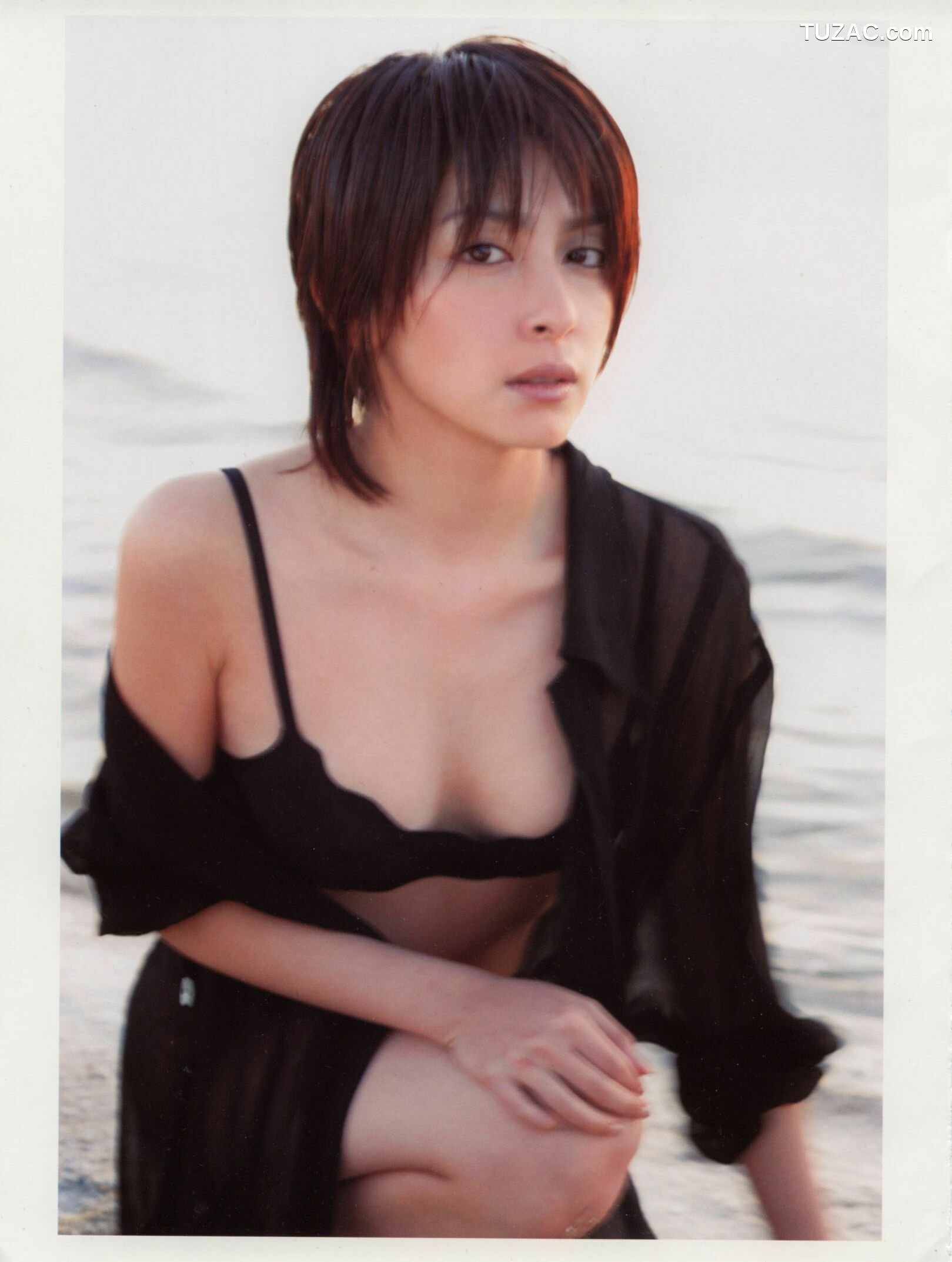 PB写真集_奥菜恵《The Okina 3／3 in Paris》 [85P]