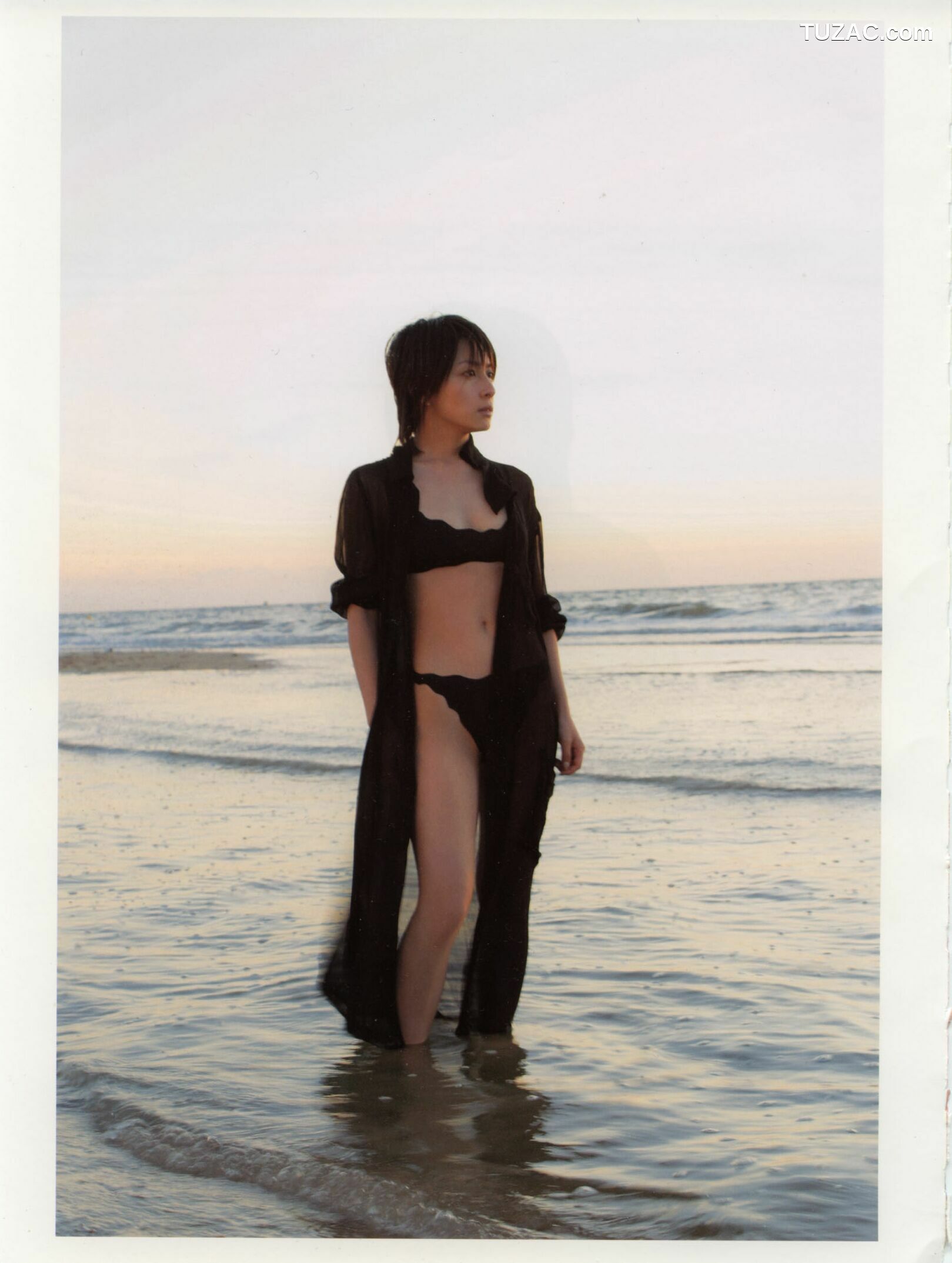 PB写真集_奥菜恵《The Okina 3／3 in Paris》 [85P]