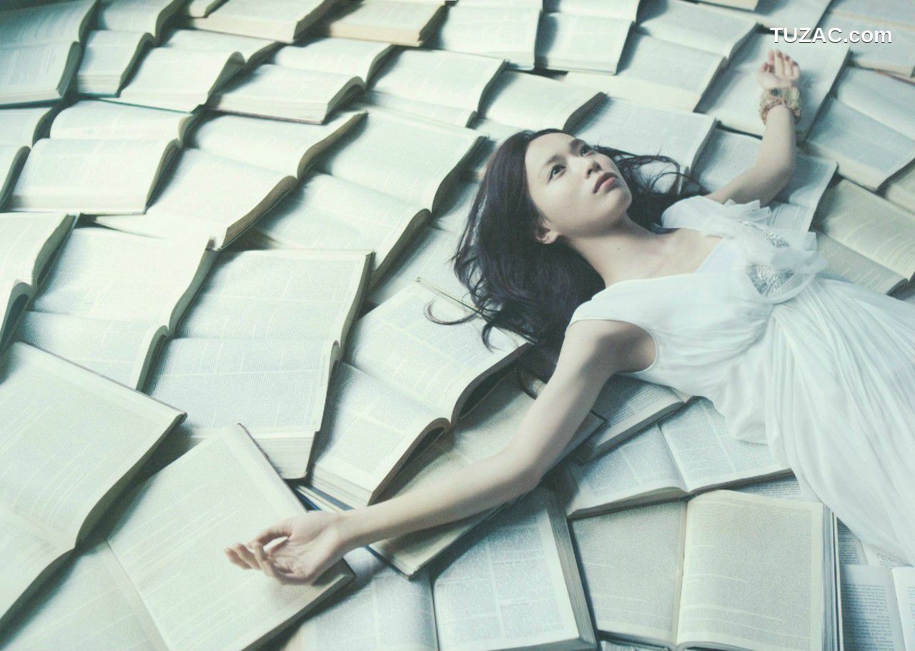 PB写真集_户田惠梨香 《IQUEEN》 写真集[41P]