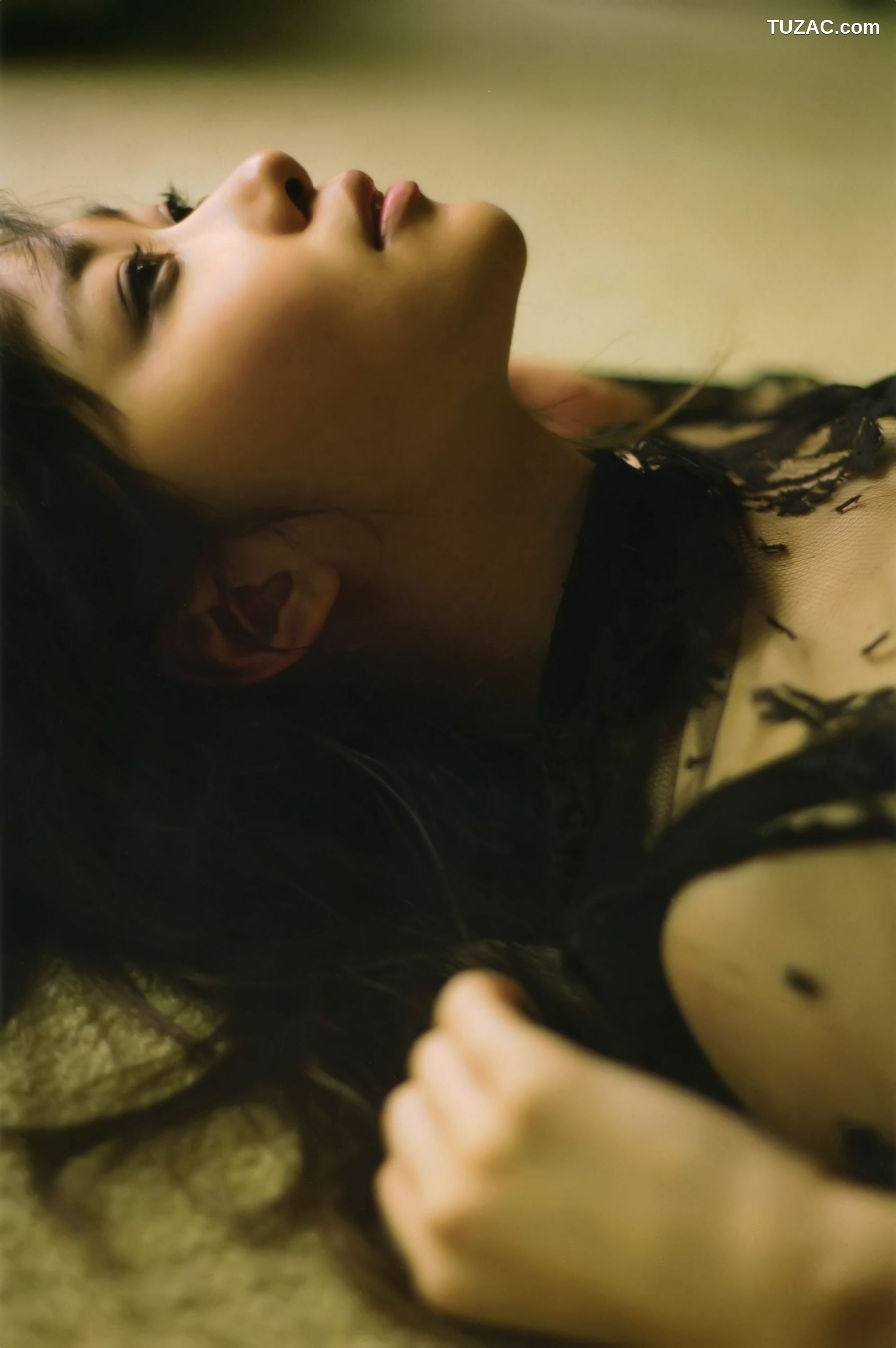 PB写真集_指原莉乃 《スキャンダル中毒》 [104P]