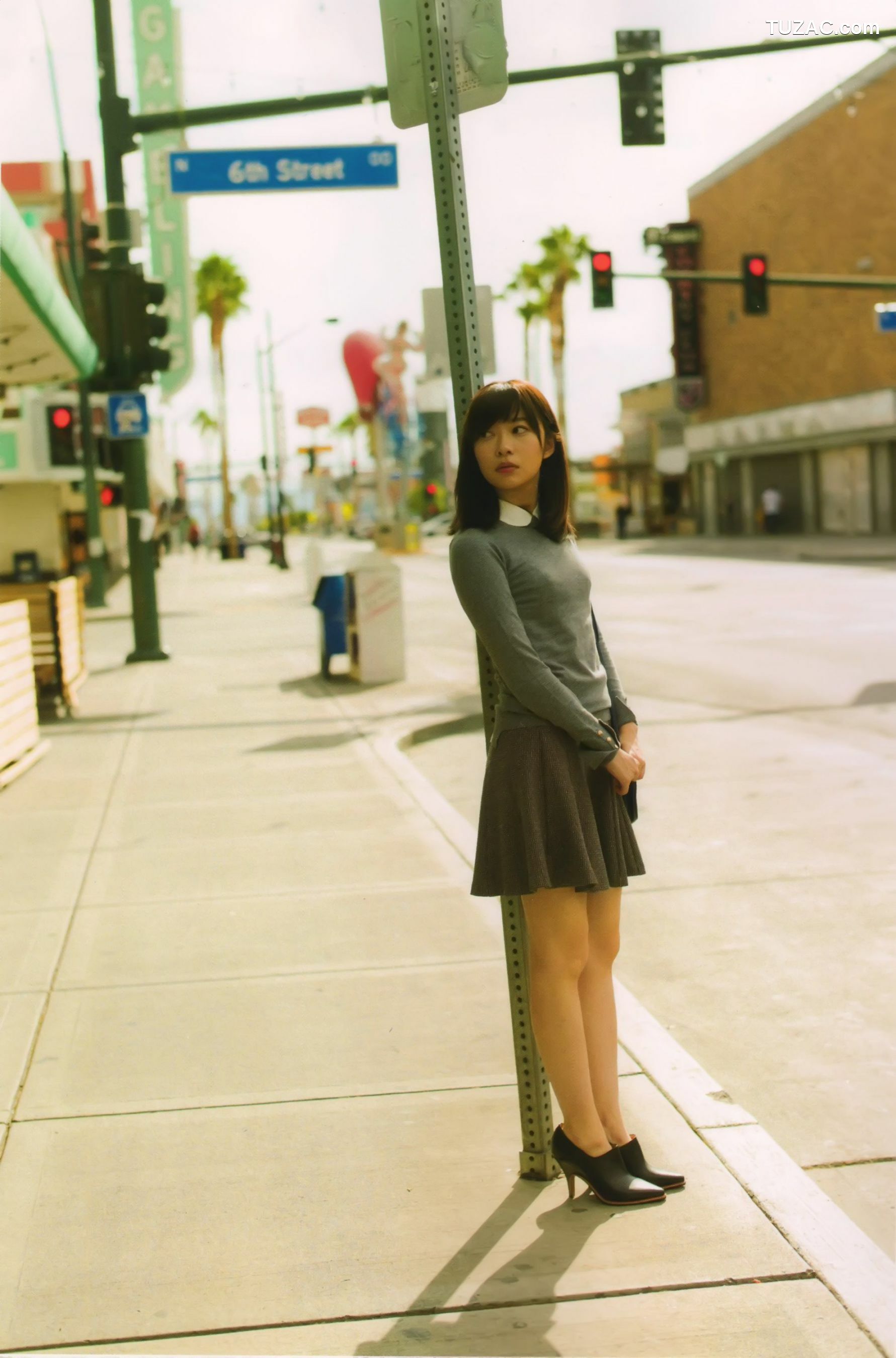 PB写真集_指原莉乃 《スキャンダル中毒》 [104P]