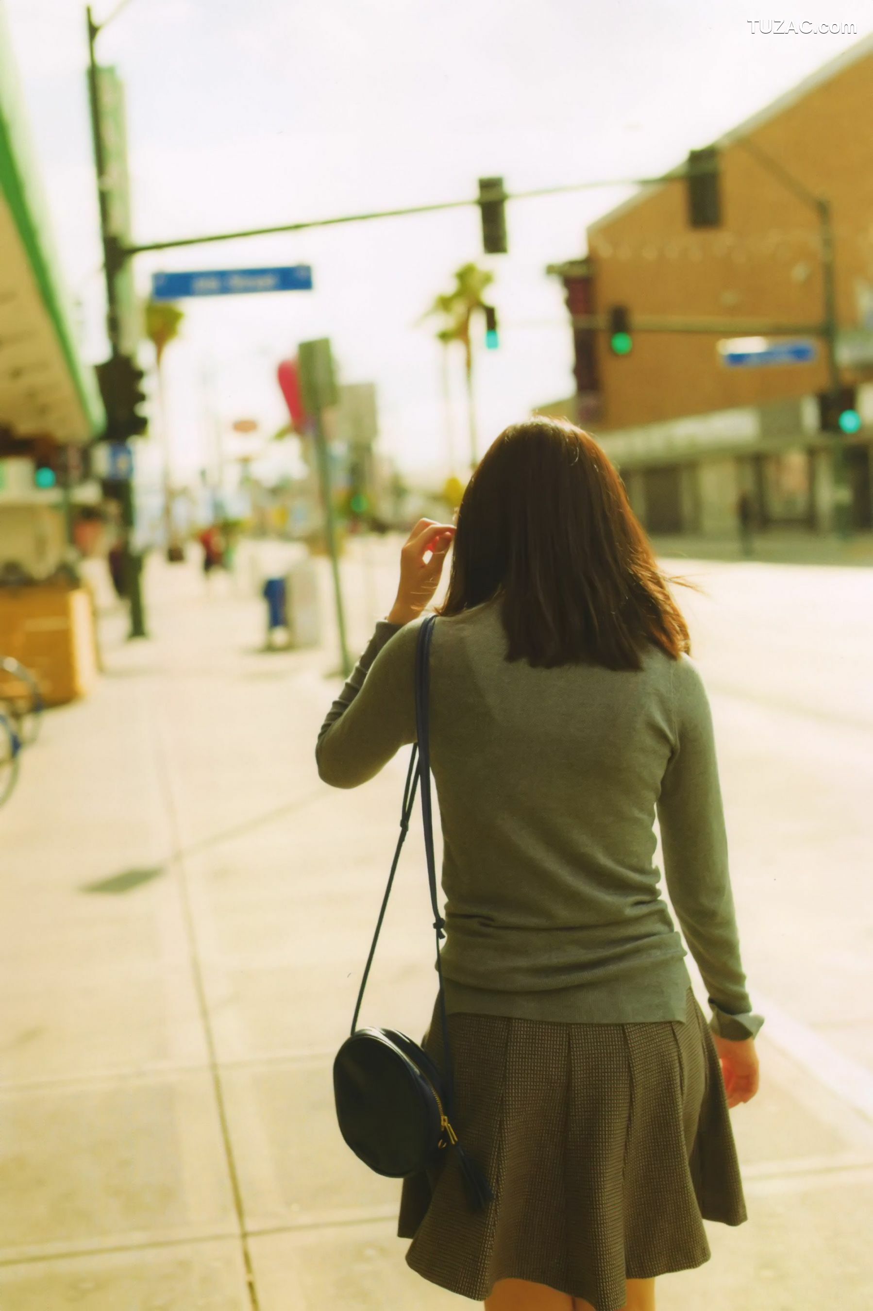 PB写真集_指原莉乃 《スキャンダル中毒》 [104P]