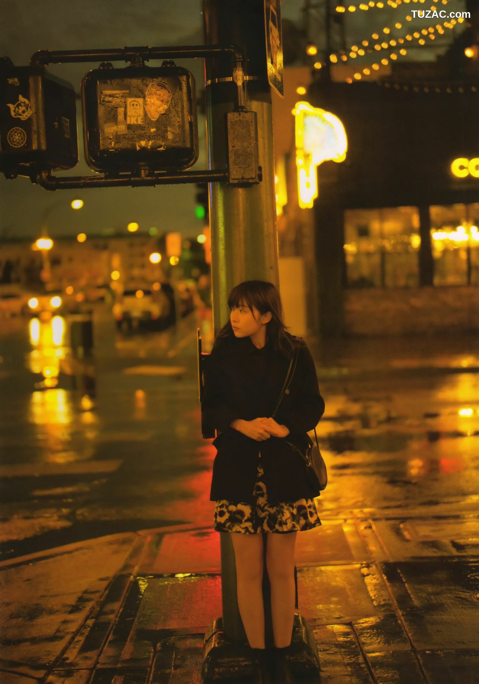 PB写真集_指原莉乃 《スキャンダル中毒》 [104P]