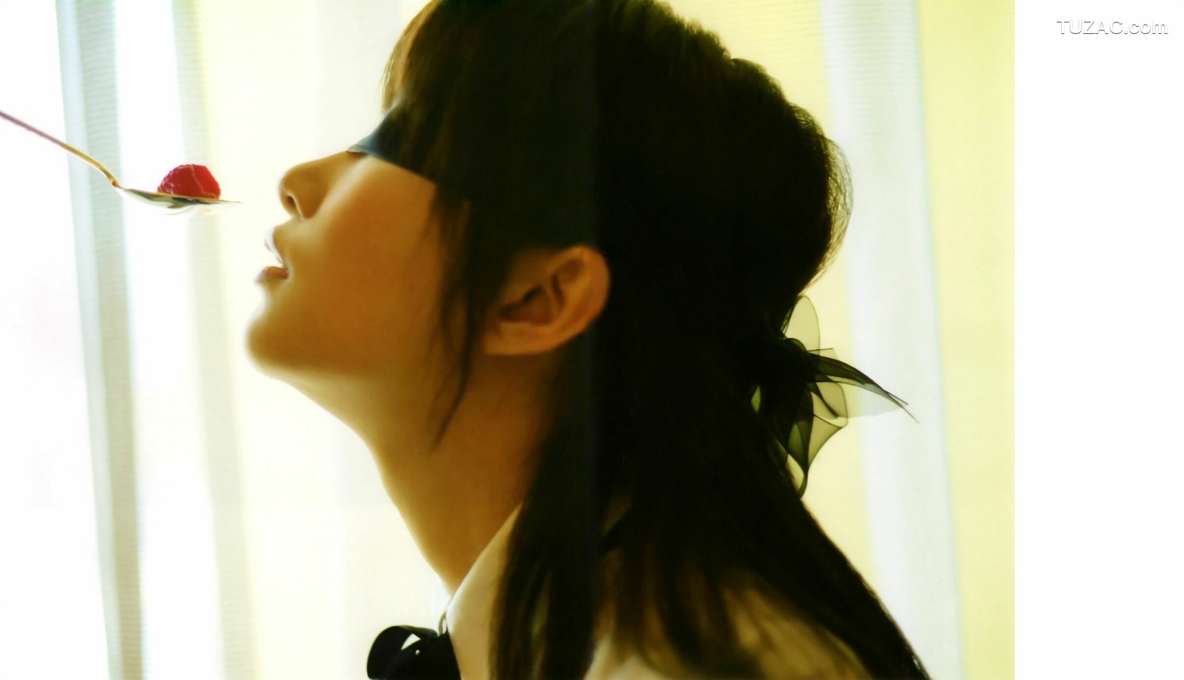 PB写真集_指原莉乃 《スキャンダル中毒》 [104P]