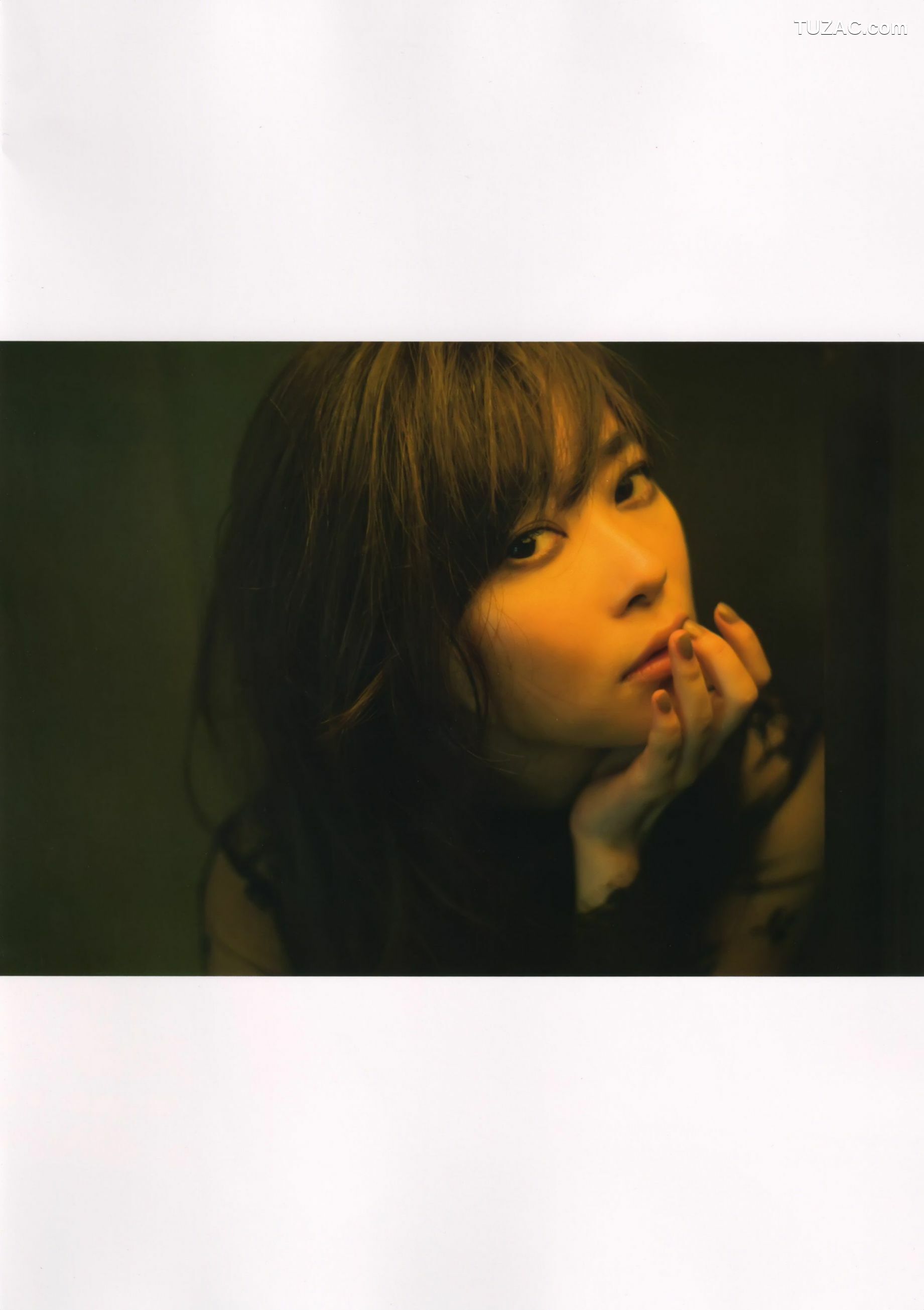 PB写真集_指原莉乃 《スキャンダル中毒》 [104P]