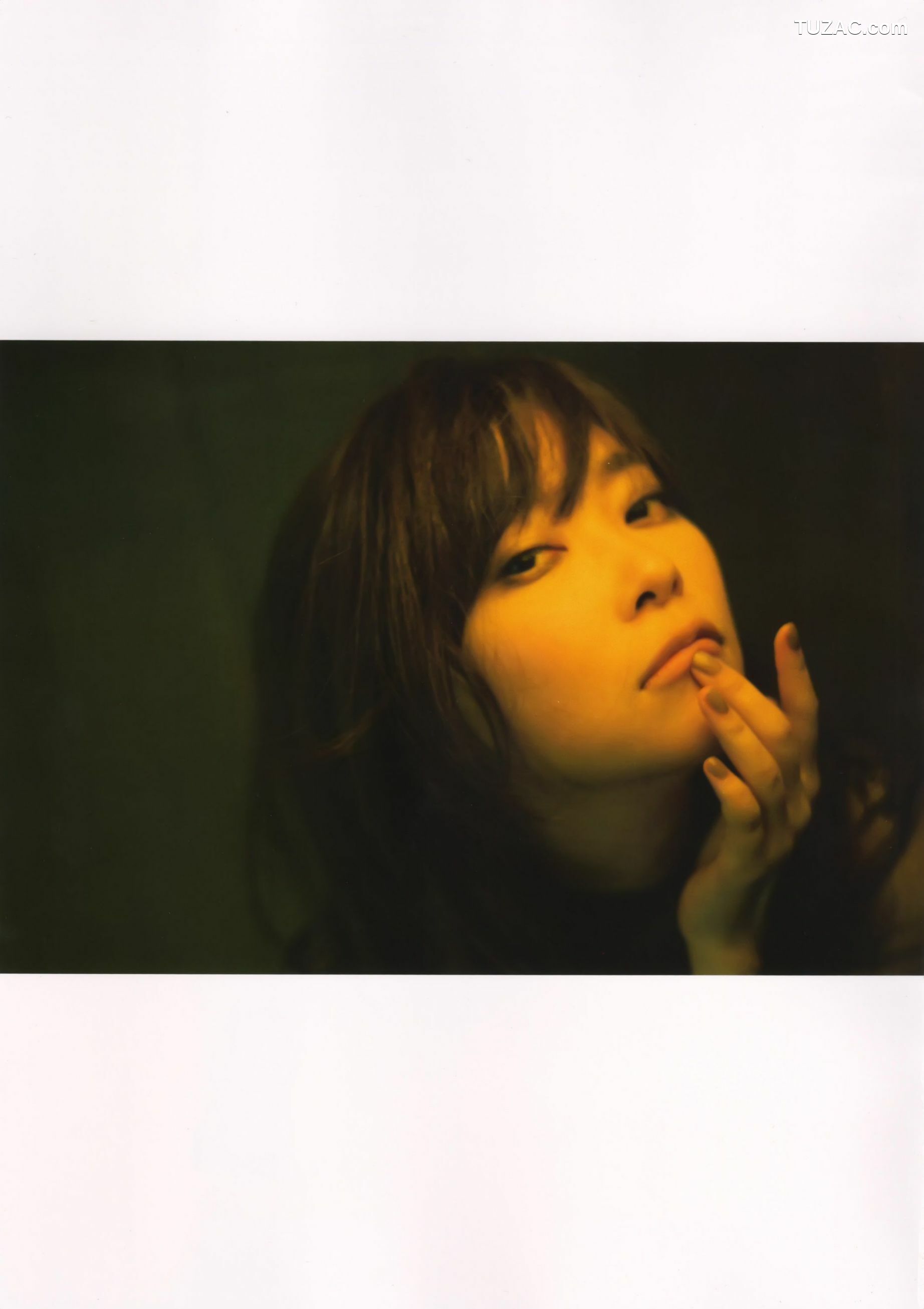 PB写真集_指原莉乃 《スキャンダル中毒》 [104P]