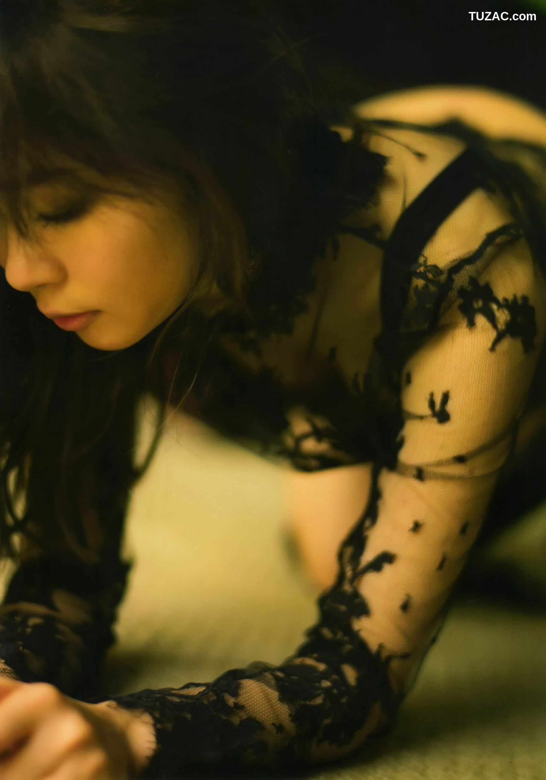 PB写真集_指原莉乃 《スキャンダル中毒》 [104P]
