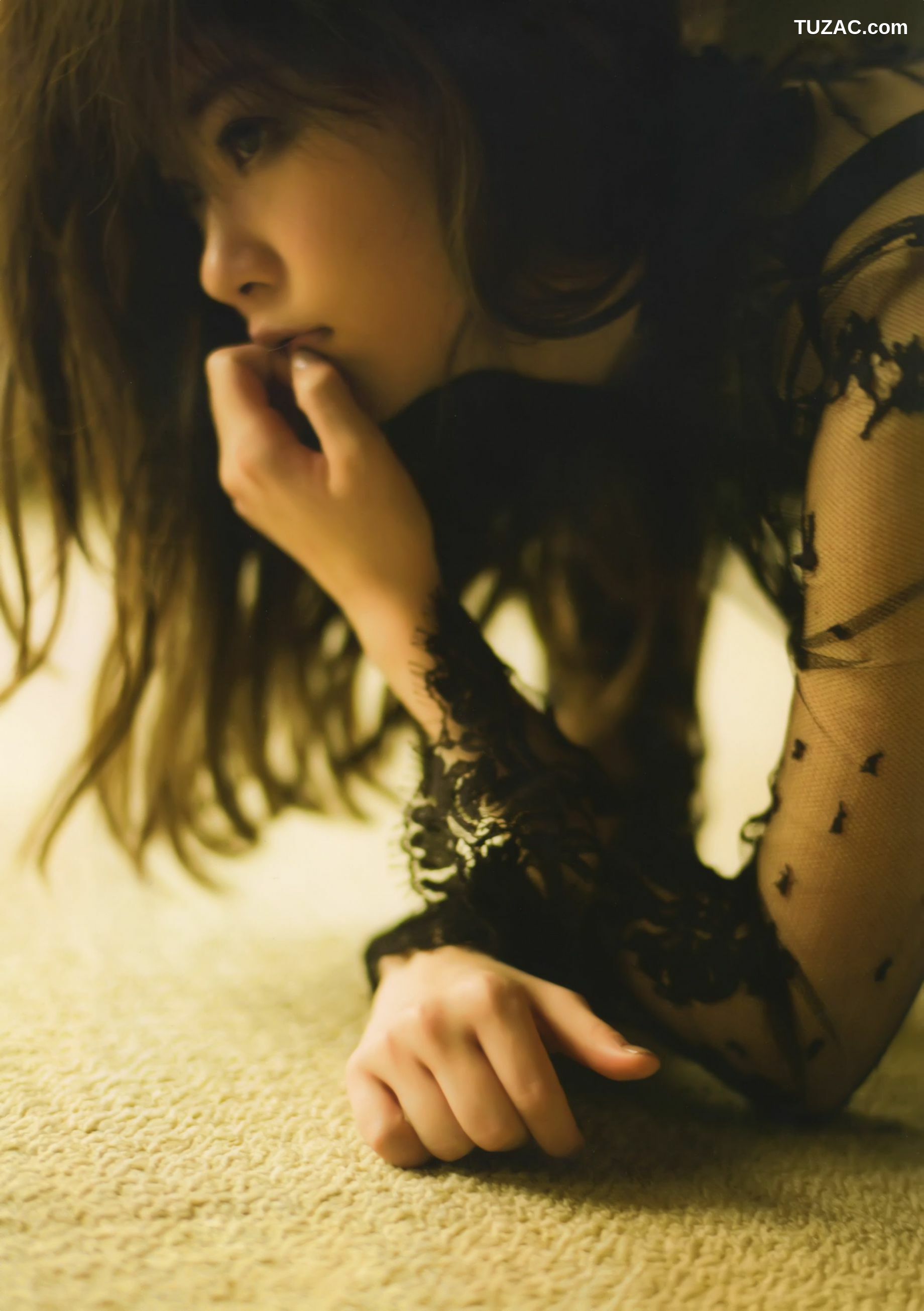 PB写真集_指原莉乃 《スキャンダル中毒》 [104P]
