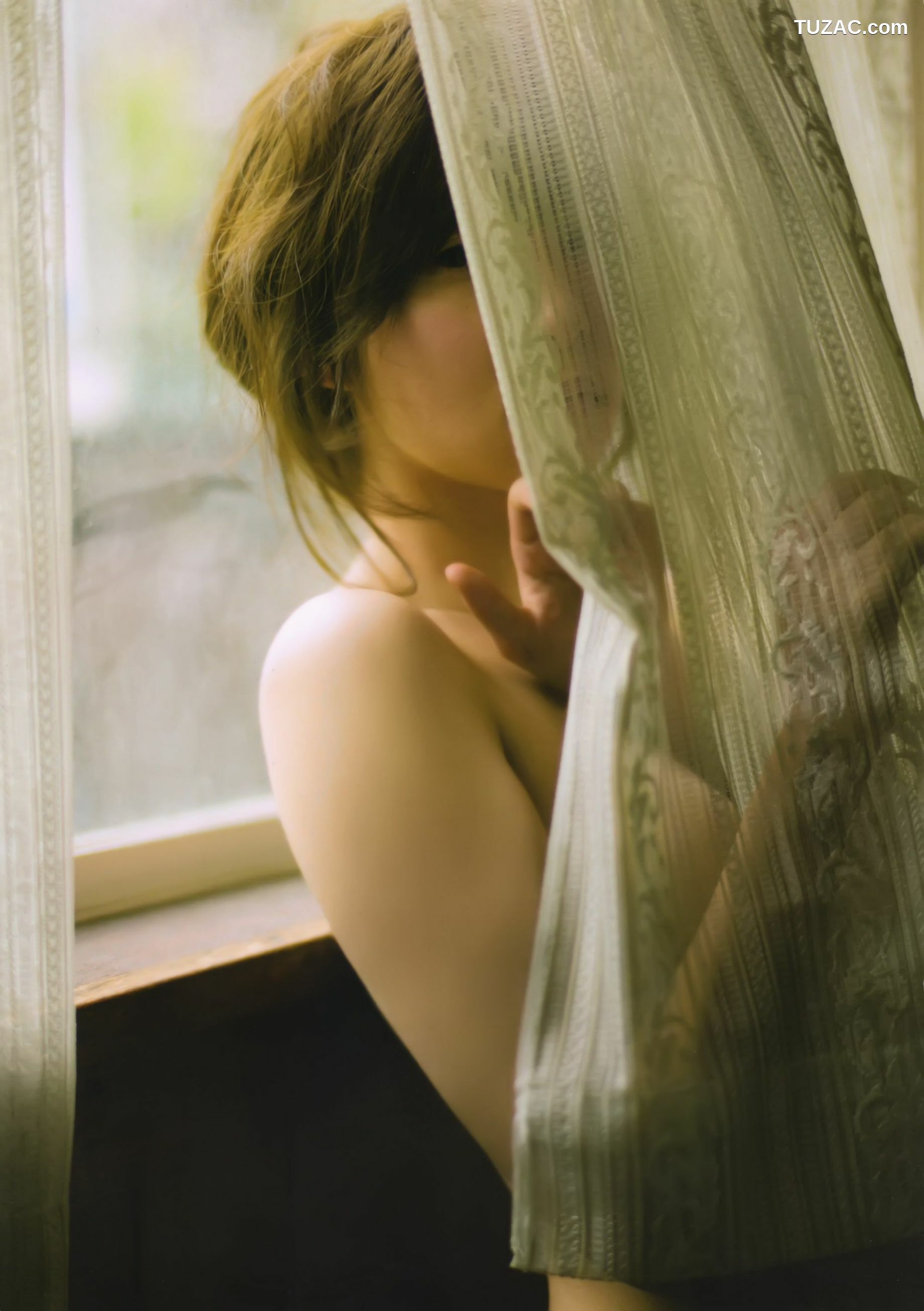 PB写真集_指原莉乃 《スキャンダル中毒》 [104P]