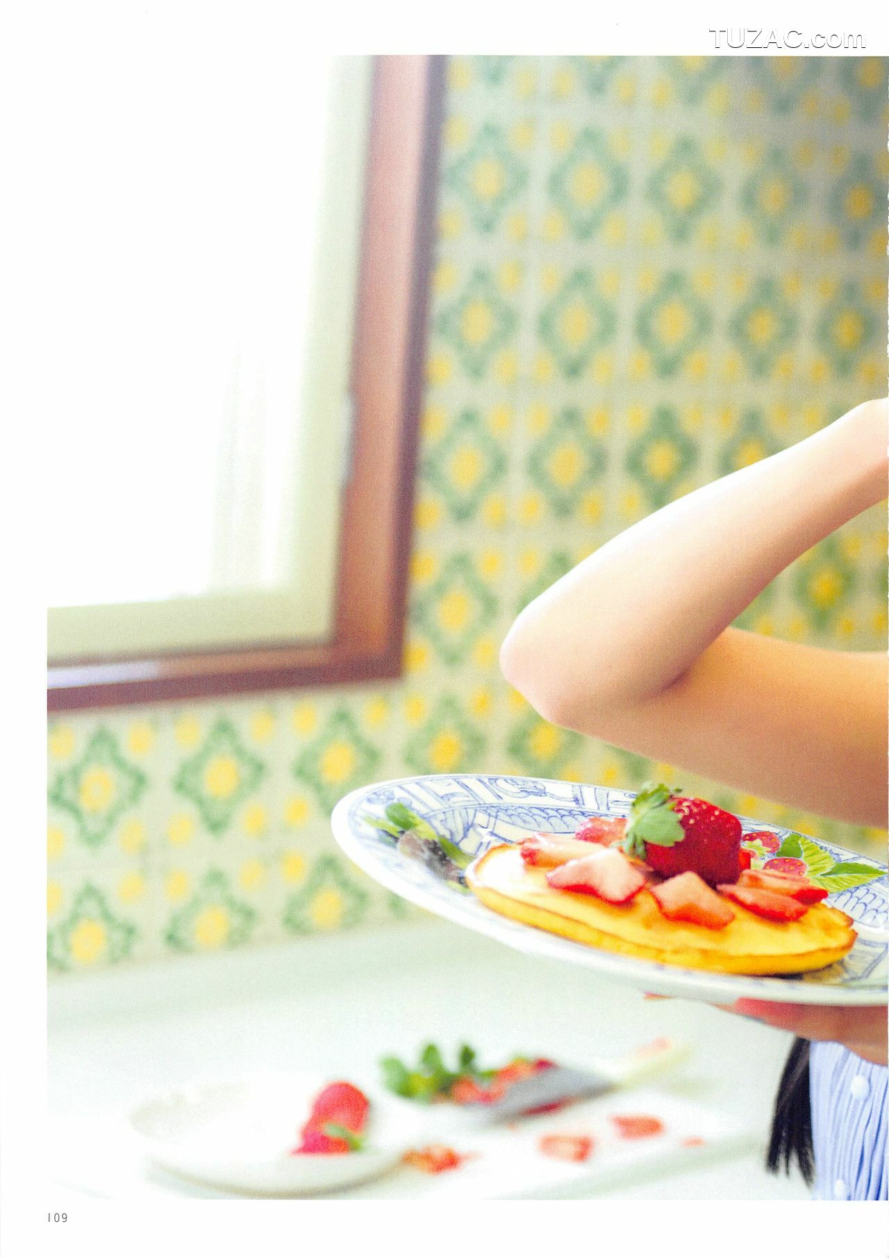 PB写真集_木﨑ゆりあ/木崎由里亚《Peace ぴーす》 [165P]