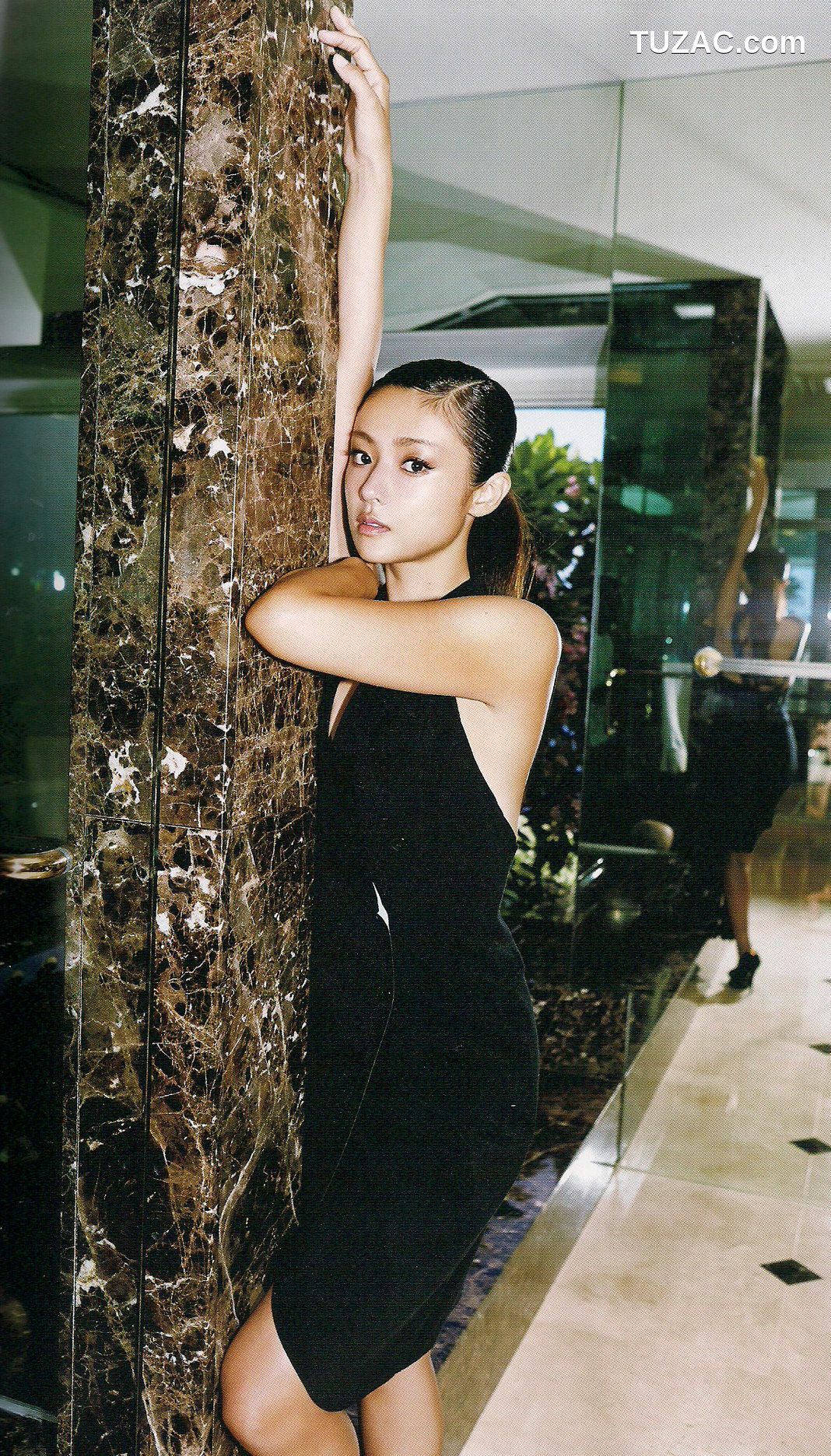 PB写真集_深田恭子 《Down to earth》 [129P]