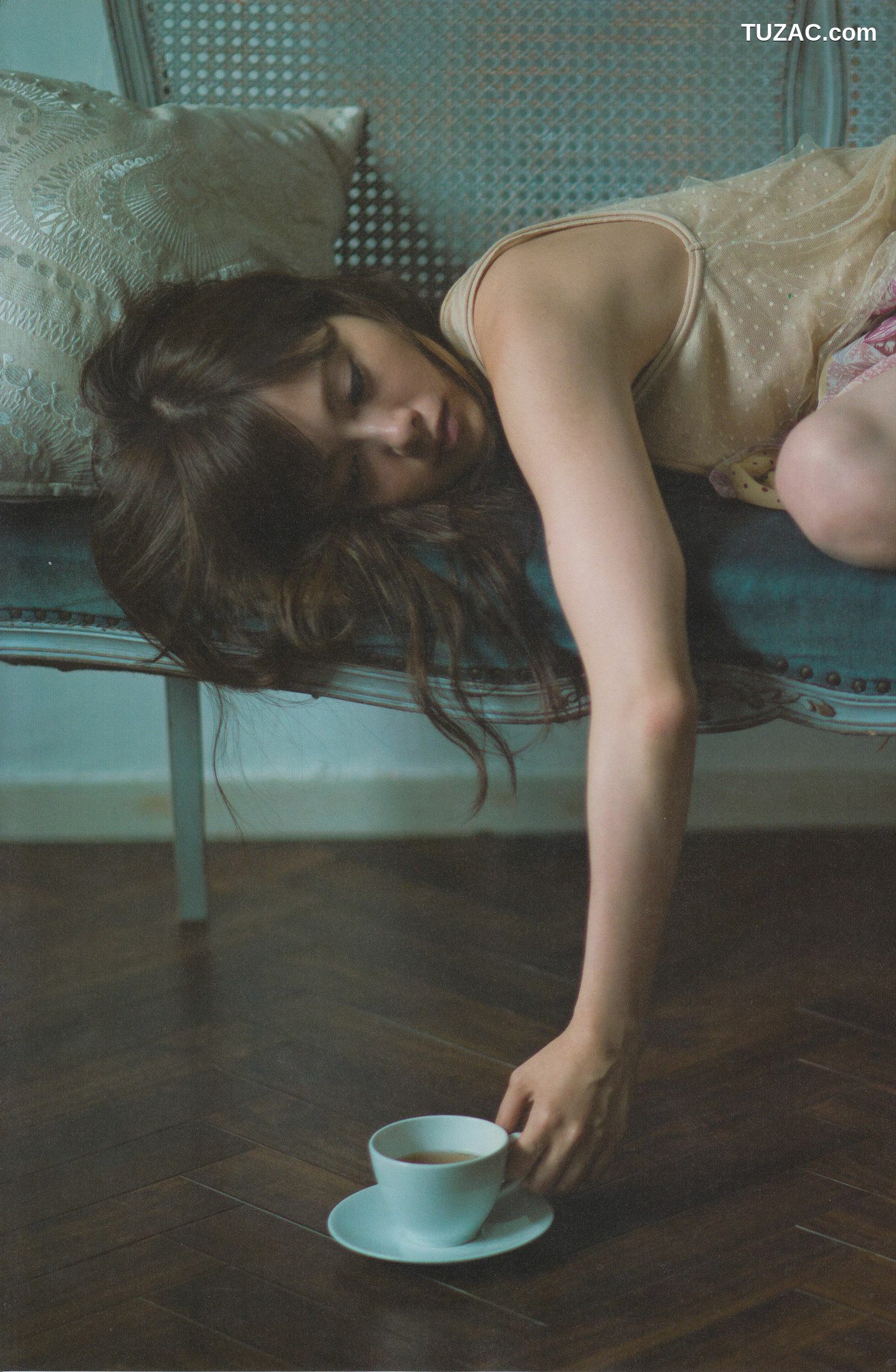 PB写真集_白石麻衣《清純な大人｣》 写真集[94P]