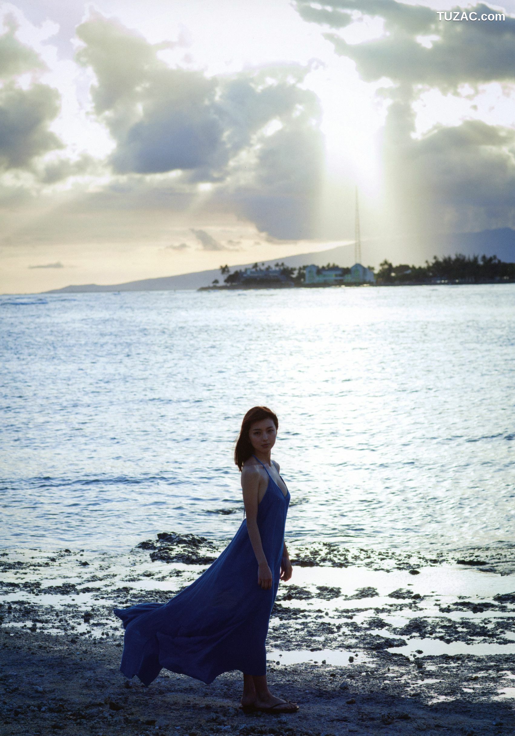 PB写真集_真野恵里菜《Escalation》 写真集[113P]