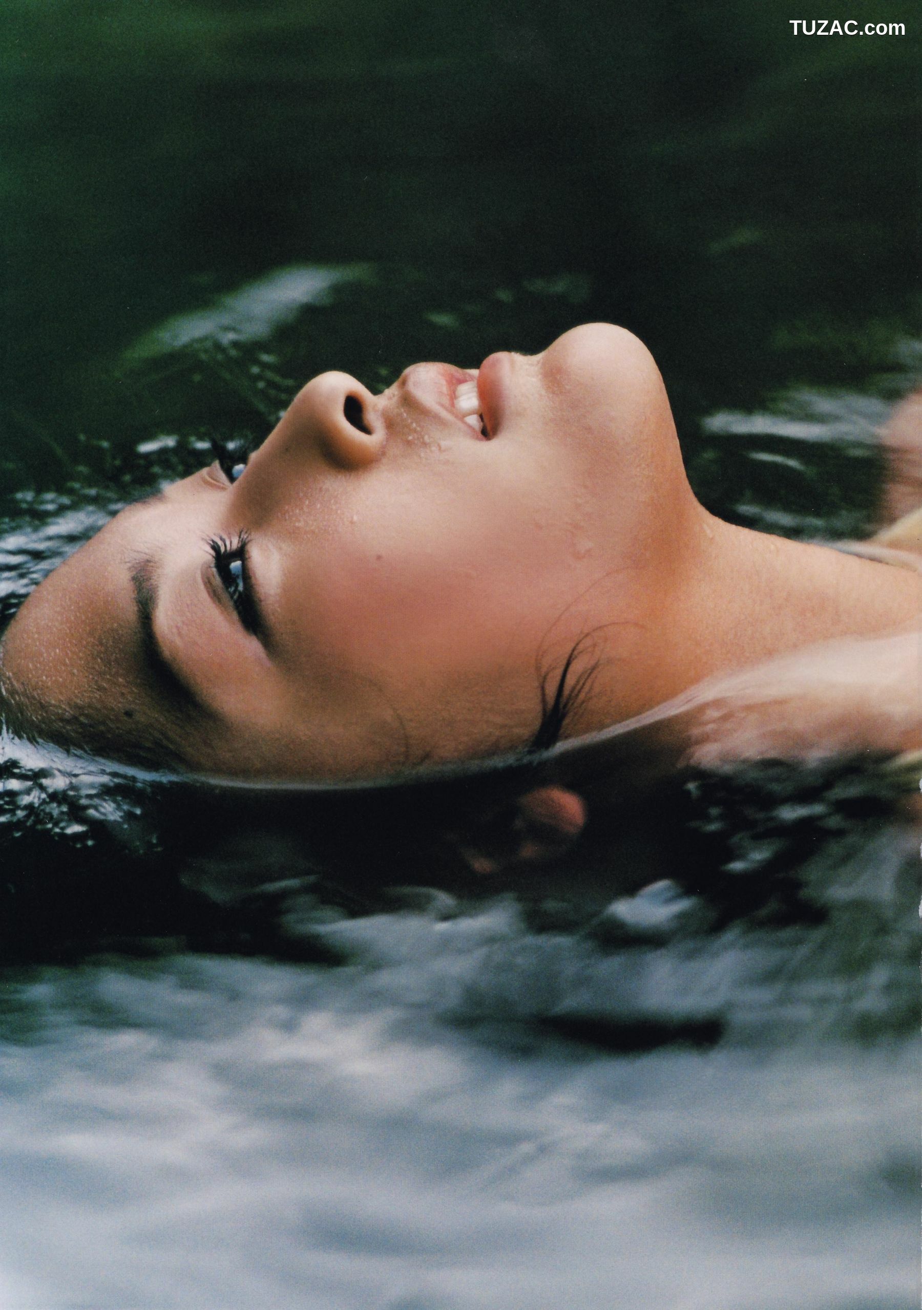 PB写真集_石川梨華《Hana bi 華美》 写真集[99P]