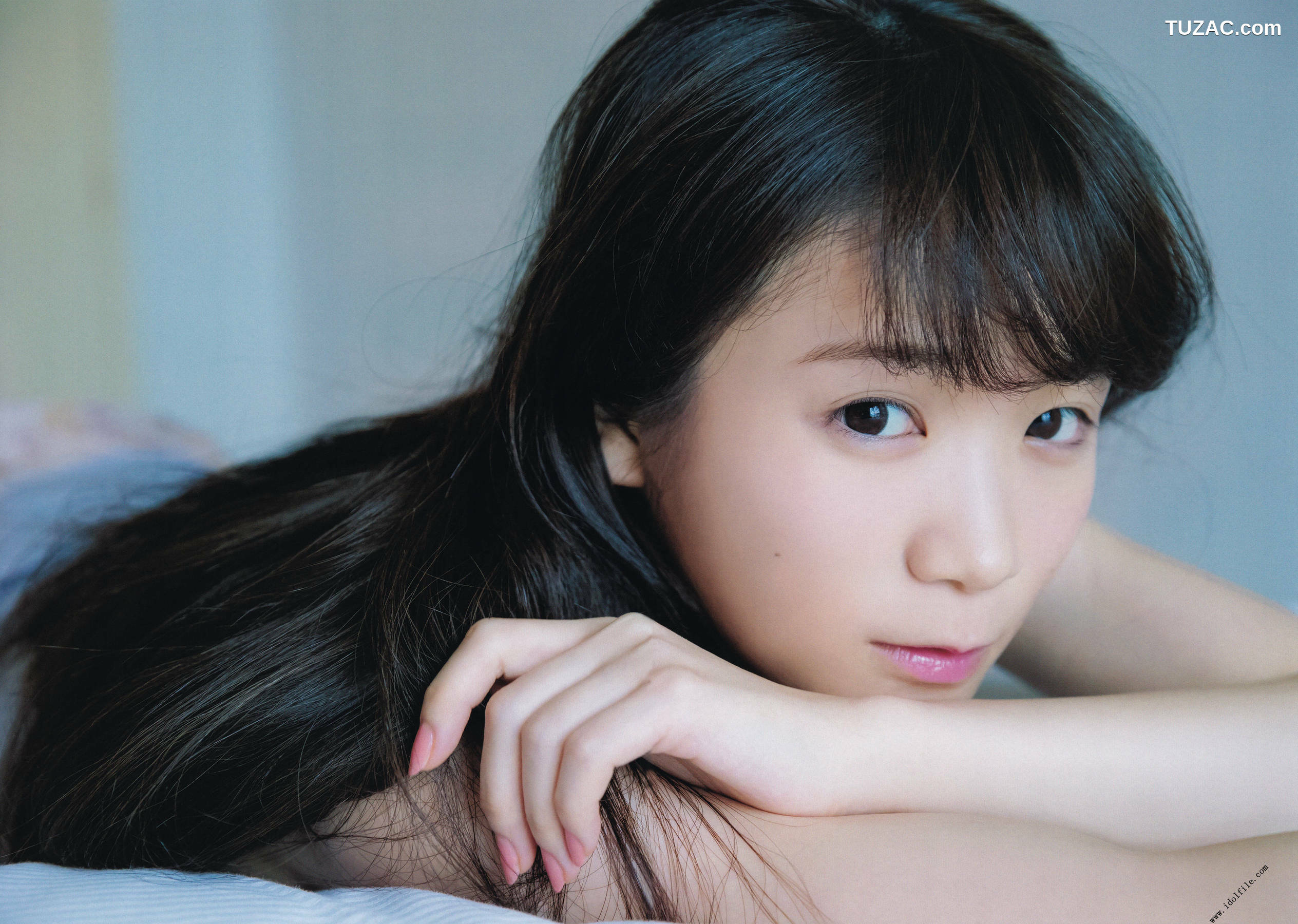 PB写真集_秋元真夏 1st《真夏の気圧配置》 写真集[145P]