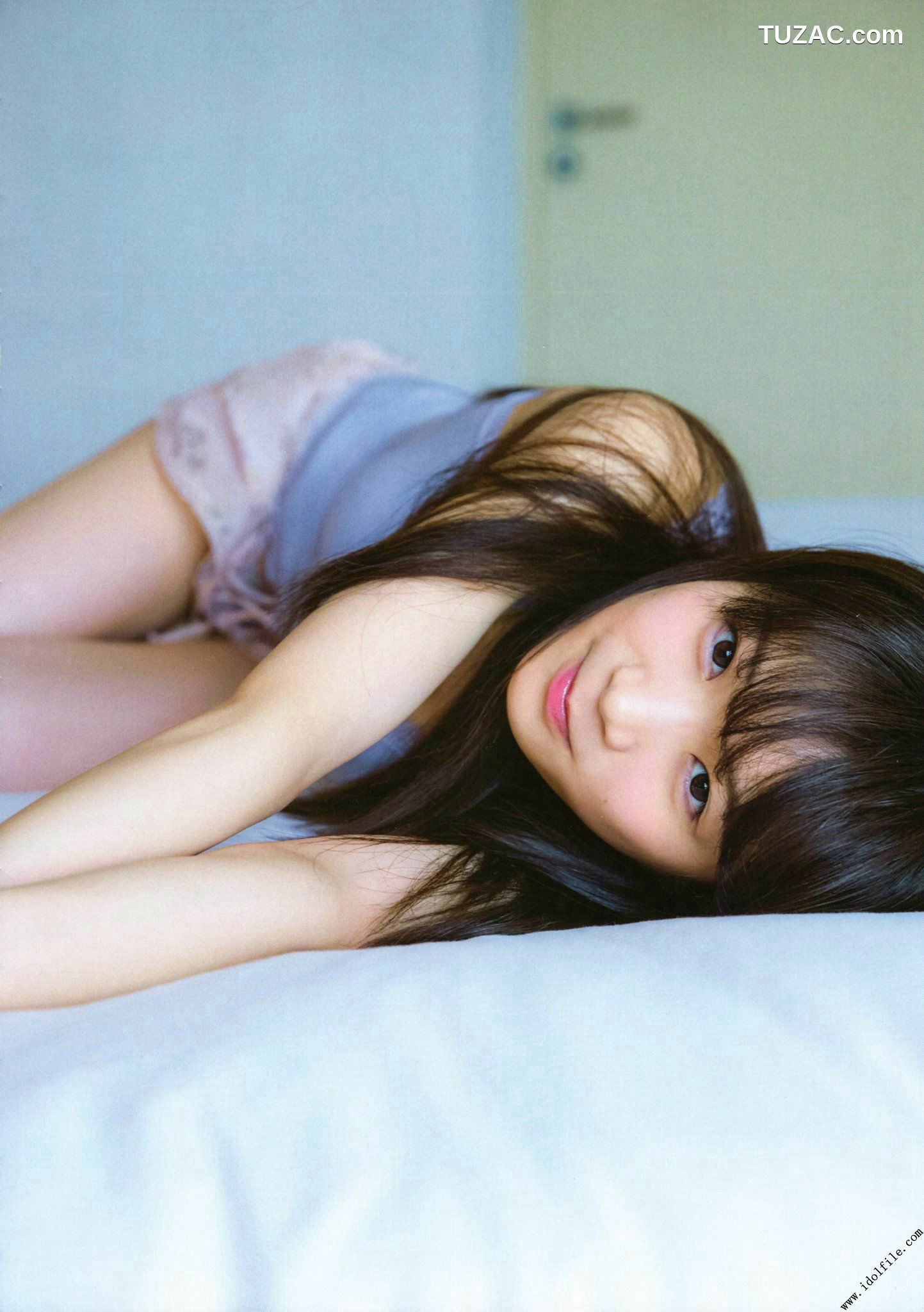 PB写真集_秋元真夏 1st《真夏の気圧配置》 写真集[145P]