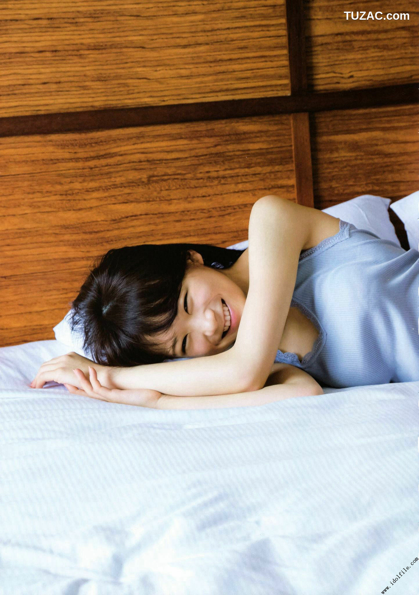 PB写真集_秋元真夏 1st《真夏の気圧配置》 写真集[145P]