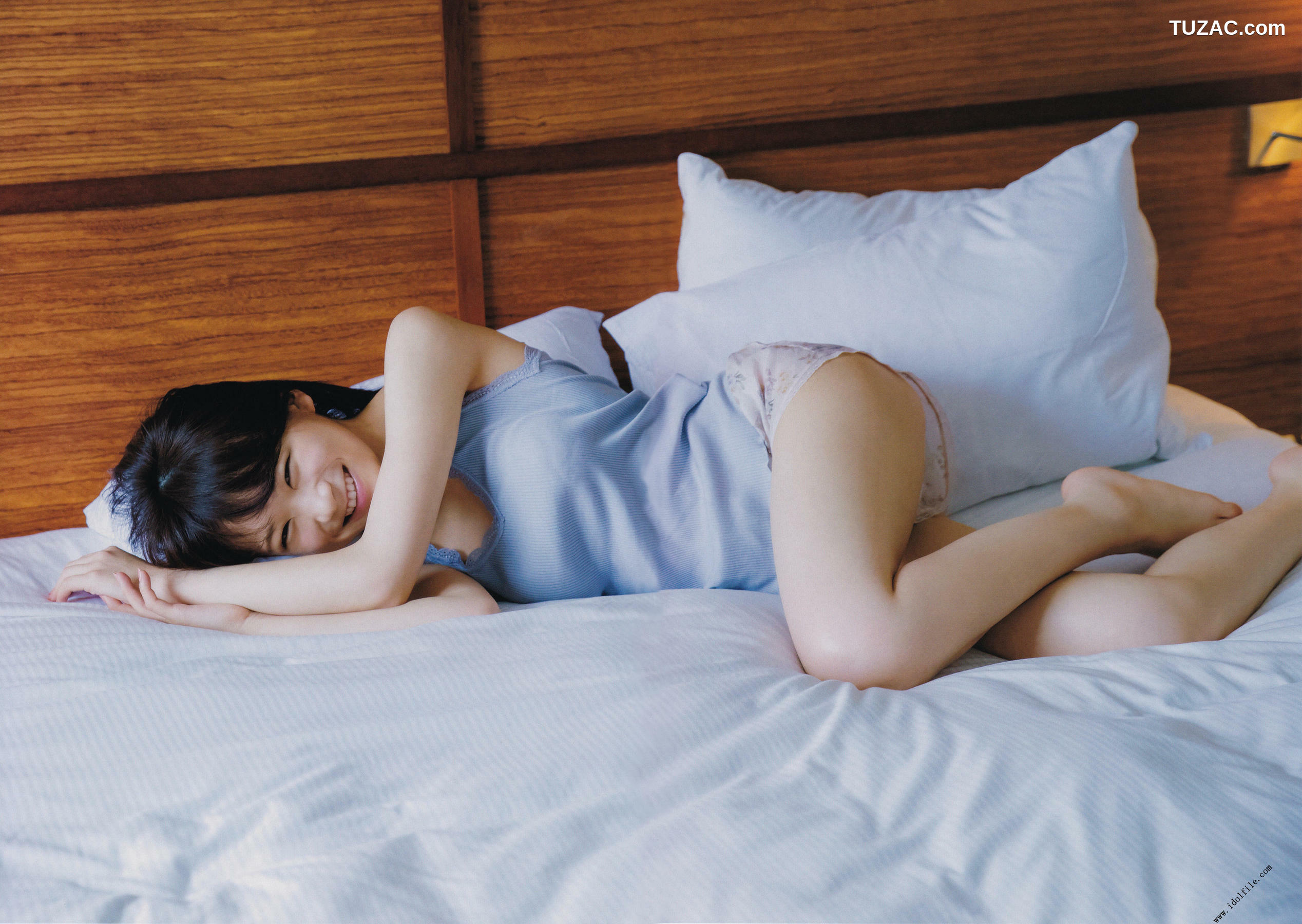 PB写真集_秋元真夏 1st《真夏の気圧配置》 写真集[145P]