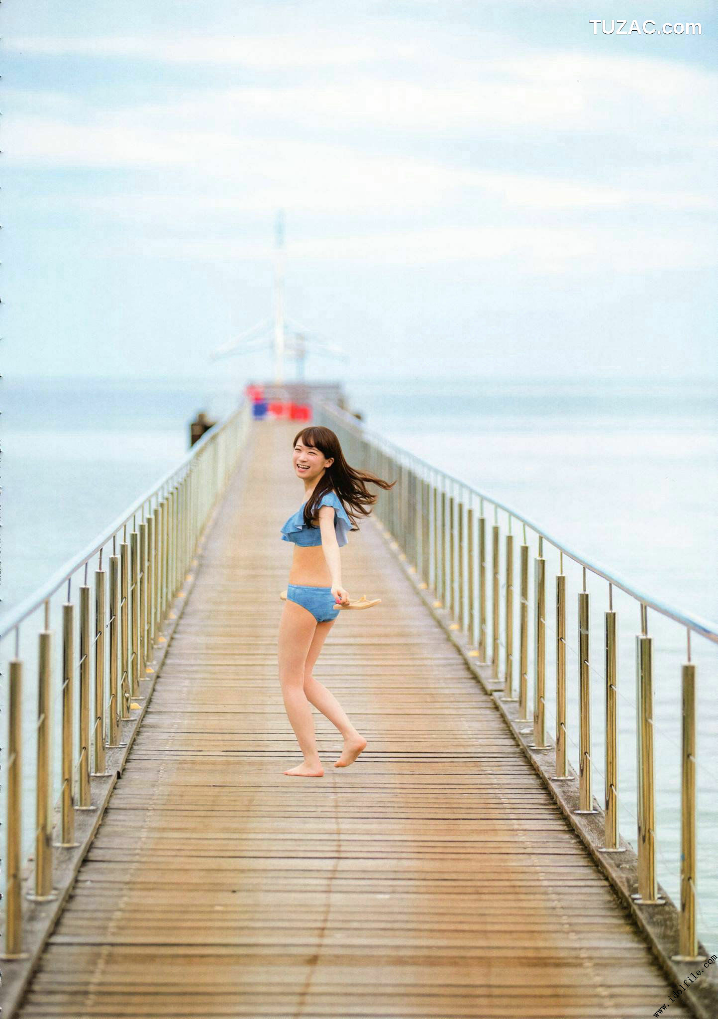 PB写真集_秋元真夏 1st《真夏の気圧配置》 写真集[145P]