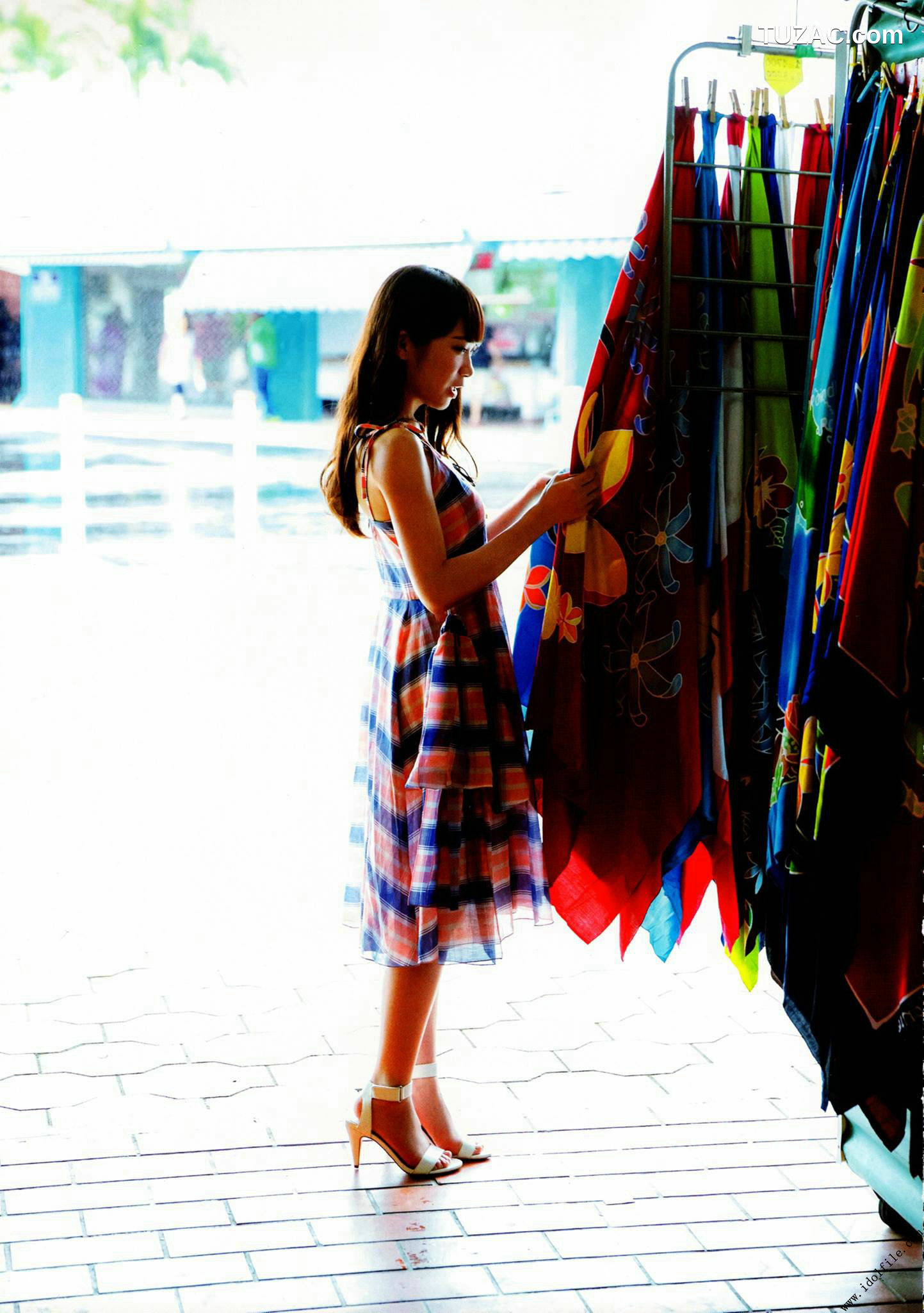 PB写真集_秋元真夏 1st《真夏の気圧配置》 写真集[145P]