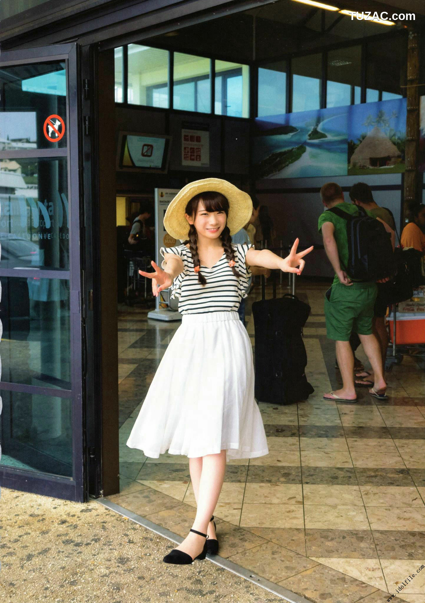 PB写真集_秋元真夏 1st《真夏の気圧配置》 写真集[145P]