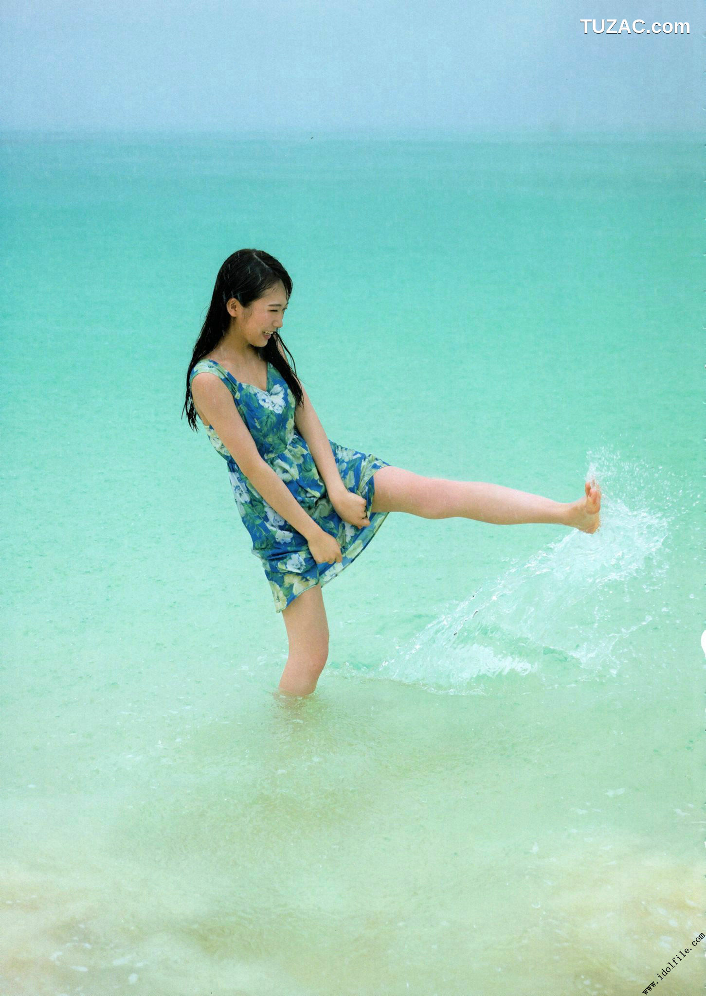 PB写真集_秋元真夏 1st《真夏の気圧配置》 写真集[145P]