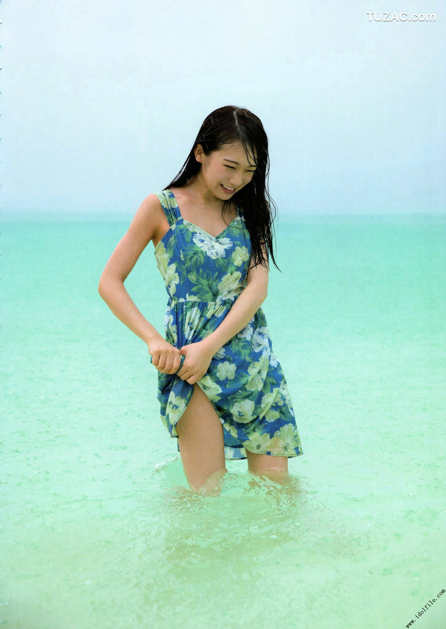 PB写真集_秋元真夏 1st《真夏の気圧配置》 写真集[145P]